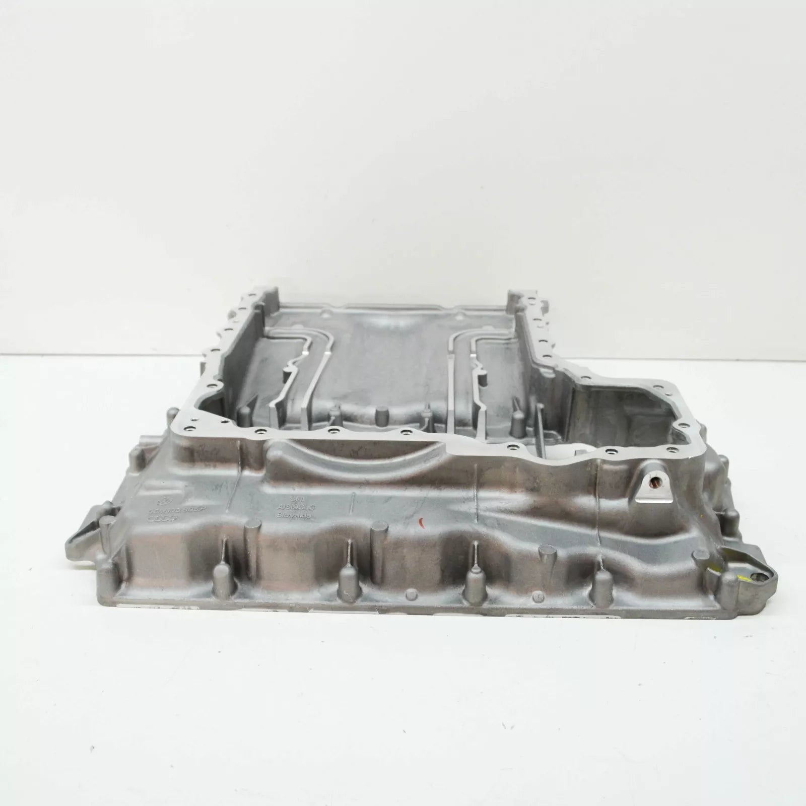 NEW AUDI A4 B9 ENGINE OIL PAN UPPER 06M103603AG ORIGINAL