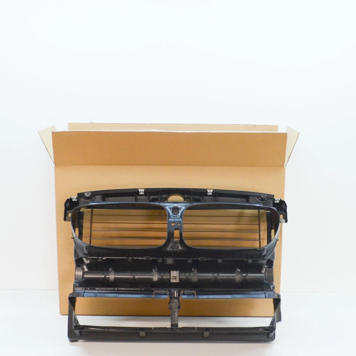 NEW BMW 5 F10 RADIATOR CORE AIR DUCT 51647332892 ORIGINAL