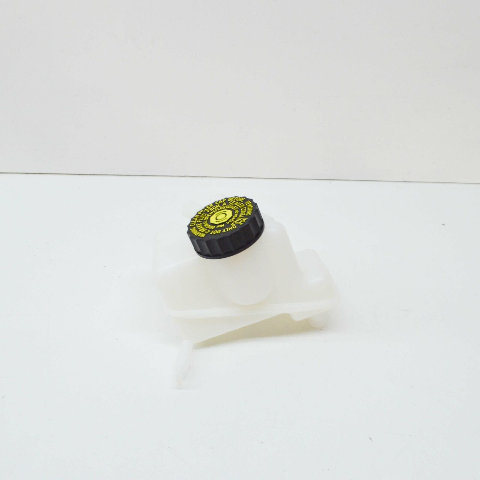 NEW MERCEDES-BENZ C W204 BRAKE BOOSTER RESERVOIR A2044300002 ORIGINAL