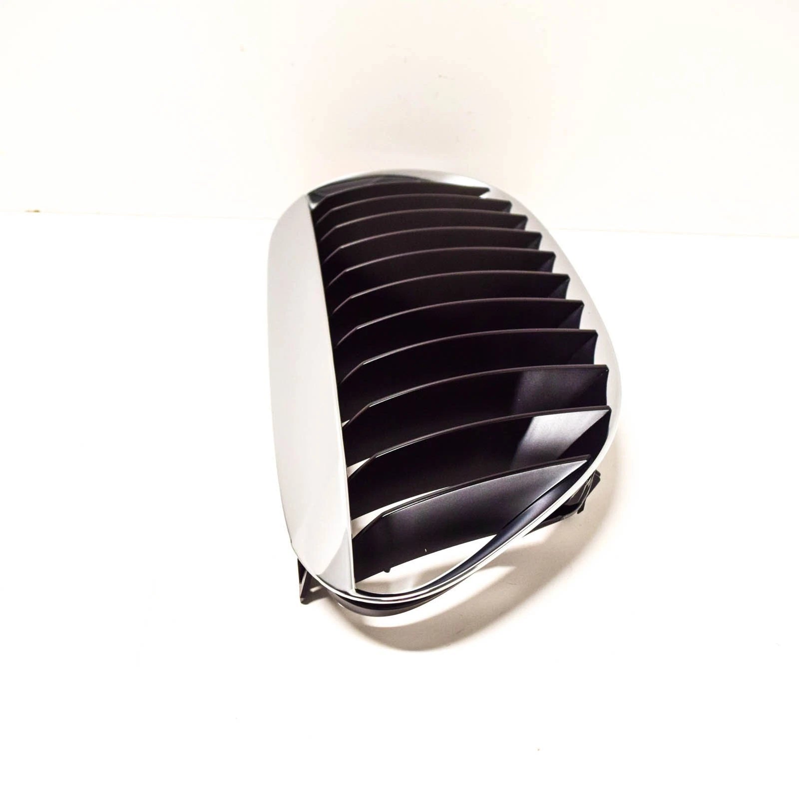 NEW BMW 6 E63 FRONT RIGHT FOG LIGHT GRILL 51137008916 7008916 2004 3796361