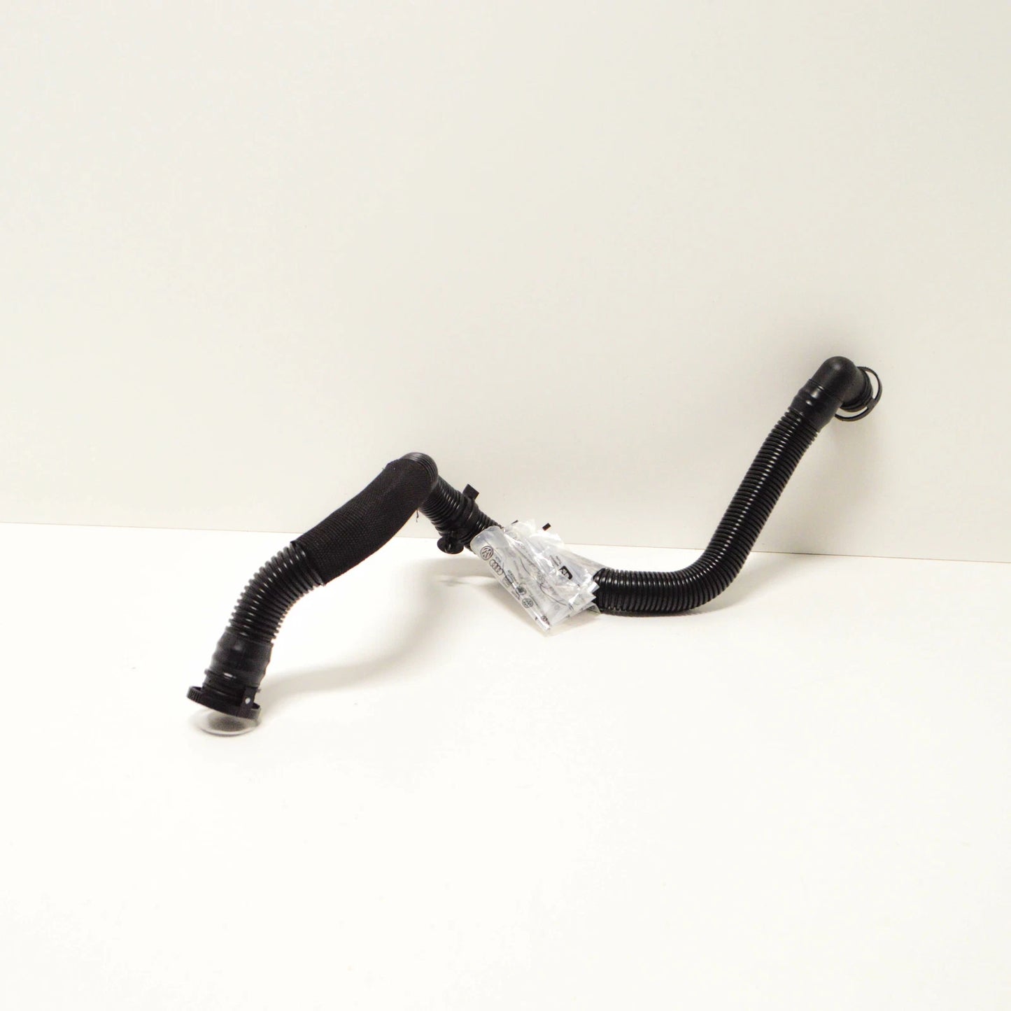 NEW AUDI Q5 8R SECONDARY AIR CONNECTING PIPE HOSE 8R0133817