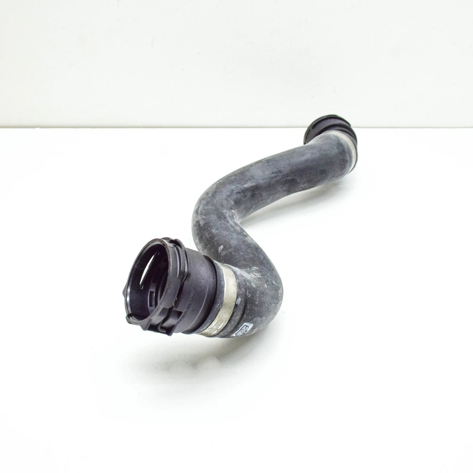 NEW BMW 5 G30 RIGHT WATER COOLANT RADIATOR HOSE 17128602669 ORIGINAL