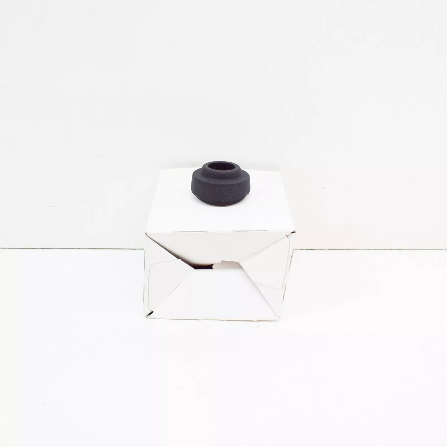 NEW BMW X5 E53 REAR WINDOW WIPER ARM GROMMET 61628244453 8244453 ORIGINAL