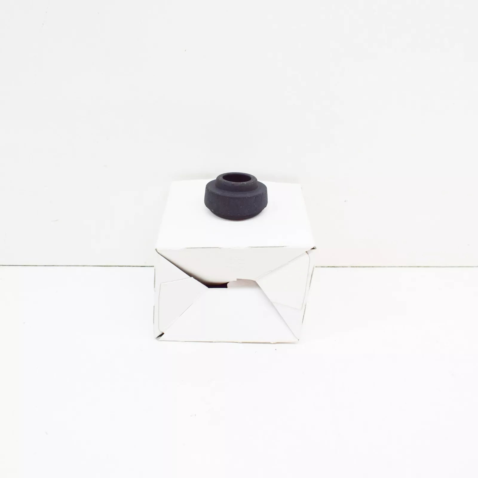 NEW BMW X5 E53 REAR WINDOW WIPER ARM GROMMET 61628244453 8244453 ORIGINAL