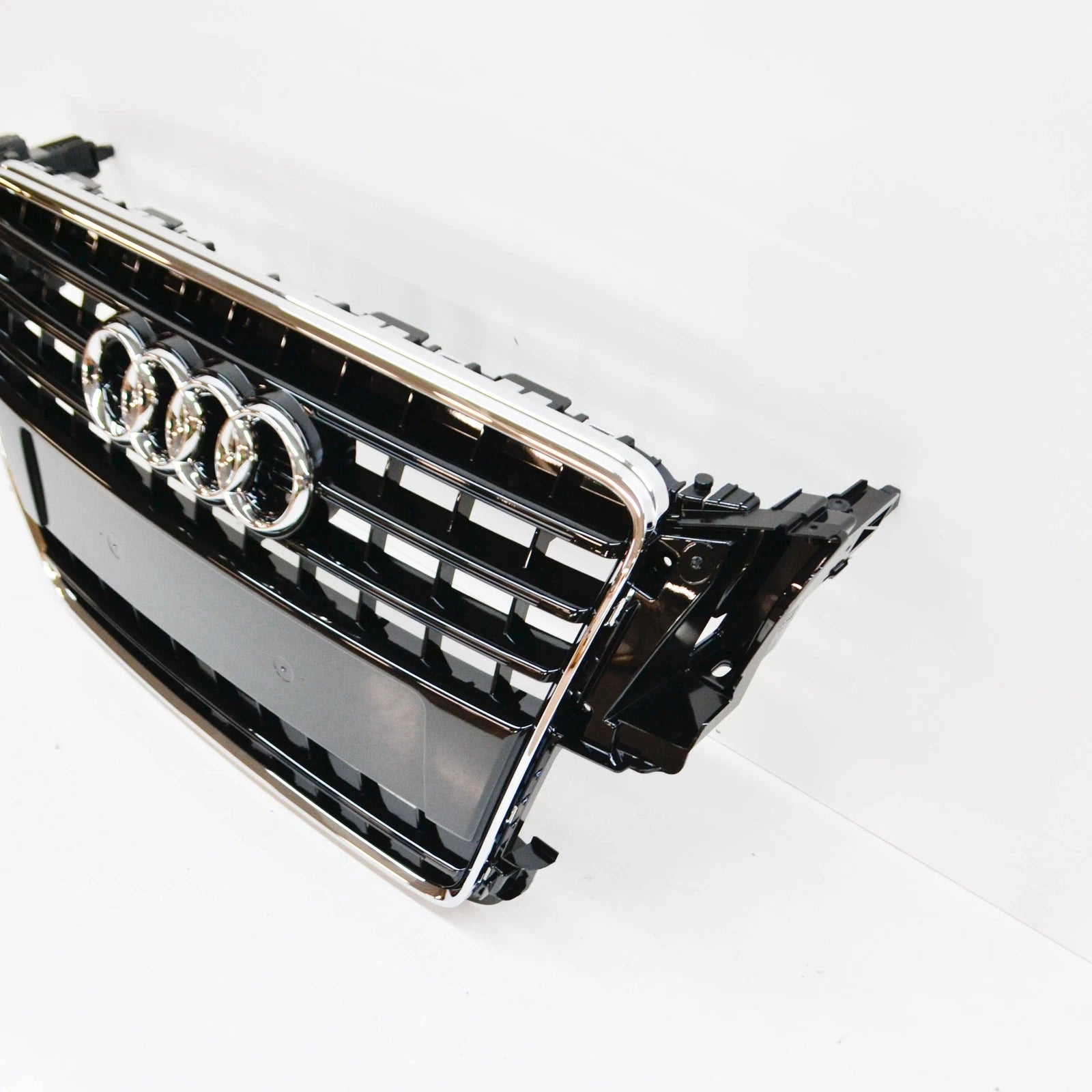 NEW AUDI A5 8T3 S-LINE FRONT BUMPER CENTER RADIATOR GRILLE 8T0853651 ET94