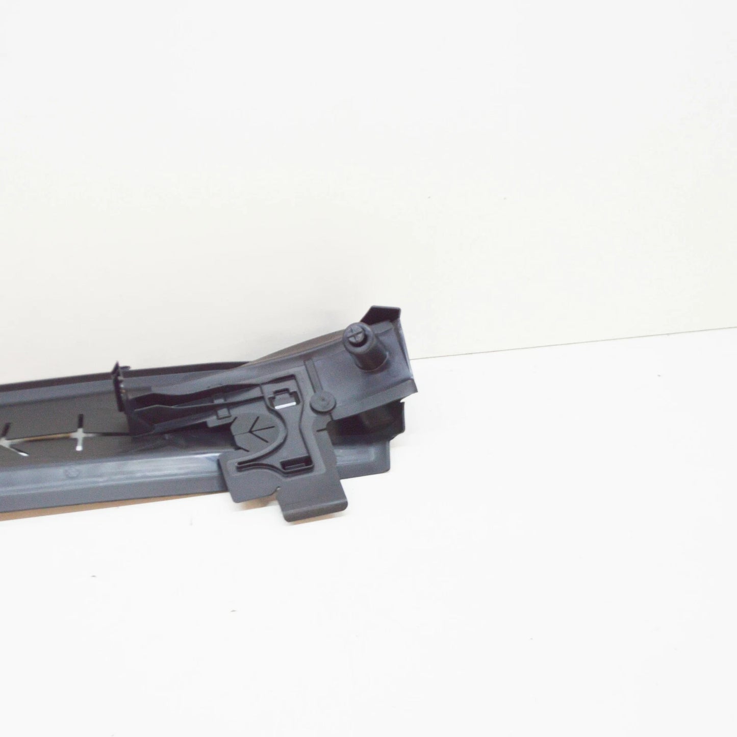 NEW BMW X7 G07 FRONT LOWER RADIATOR AIR DUCT 51747421678 ORIGINAL