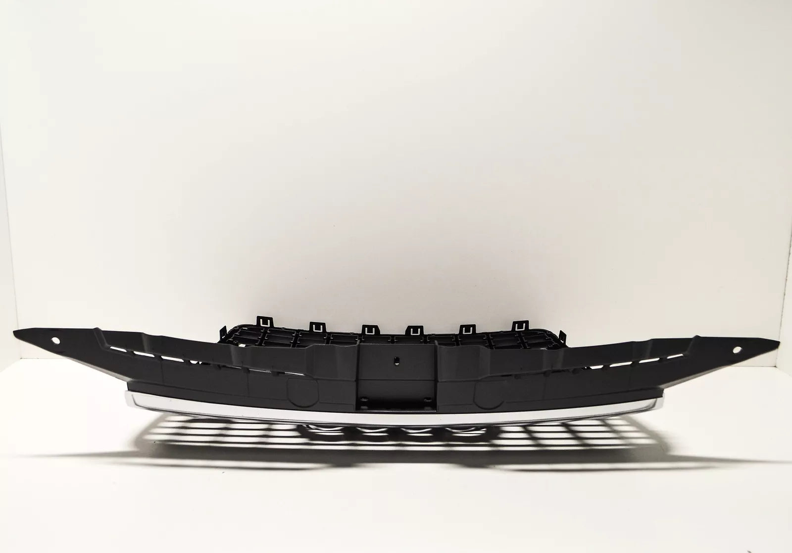 NEW AUDI A3 8P FRONT BUMPER RADIATOR GRILLE 8P4853651D 1QP