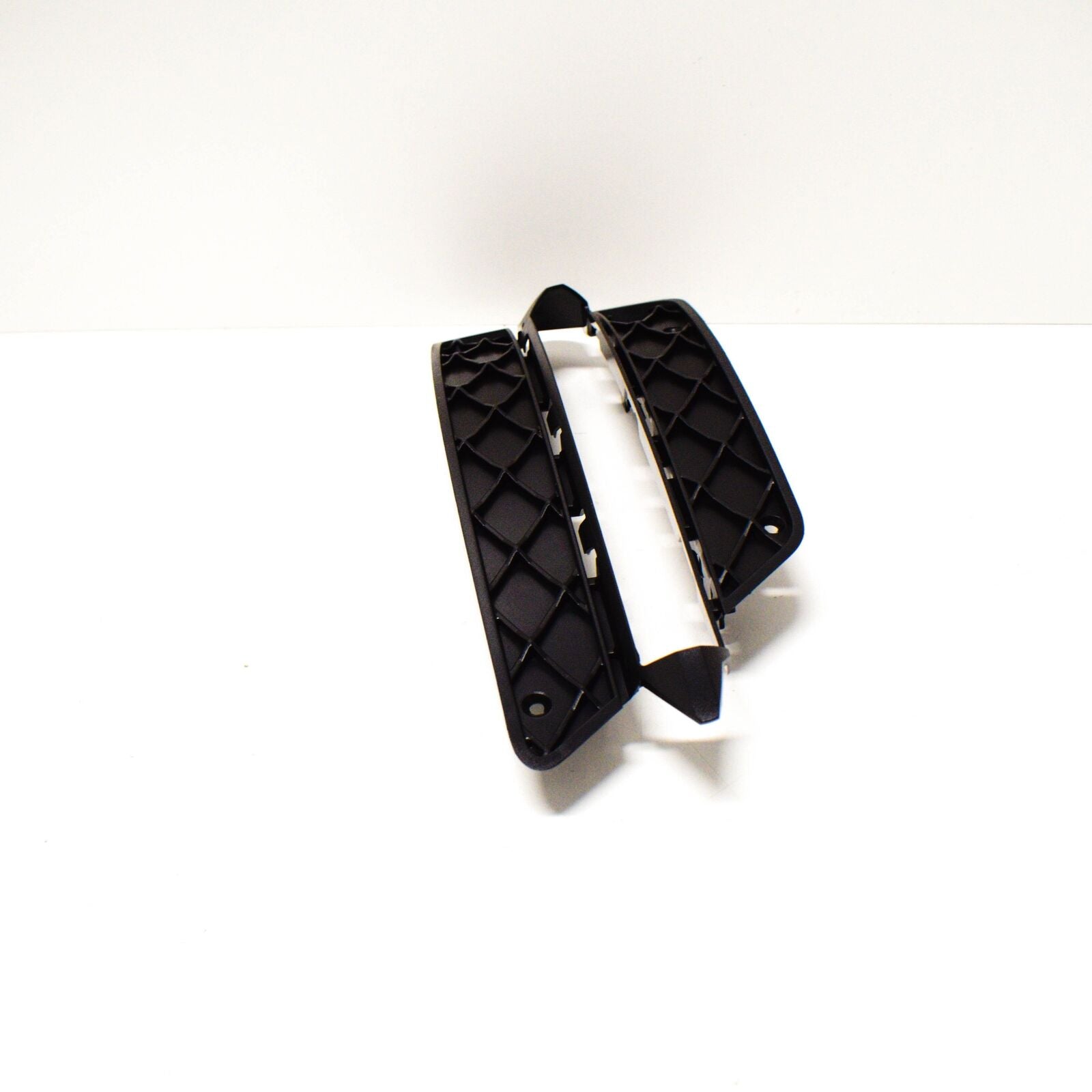 NEW MB C-CLASS W204 FRONT BUMPER AMG LEFT LOWER GRILLE A2048851353 2010 ORIGINAL