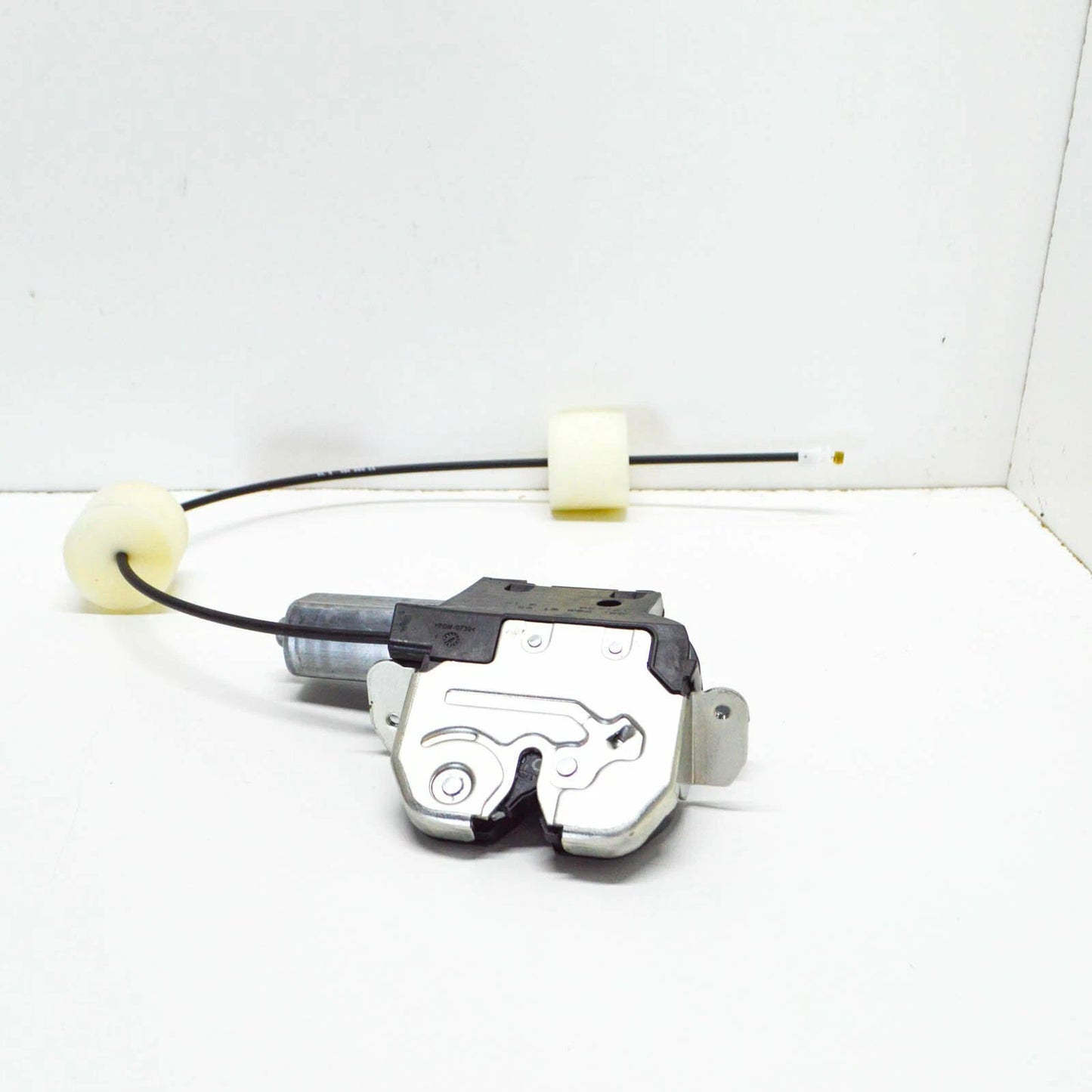 NEW MERCEDES-BENZ S W221 REAR LID LOCK A2217500185 ORIGINAL