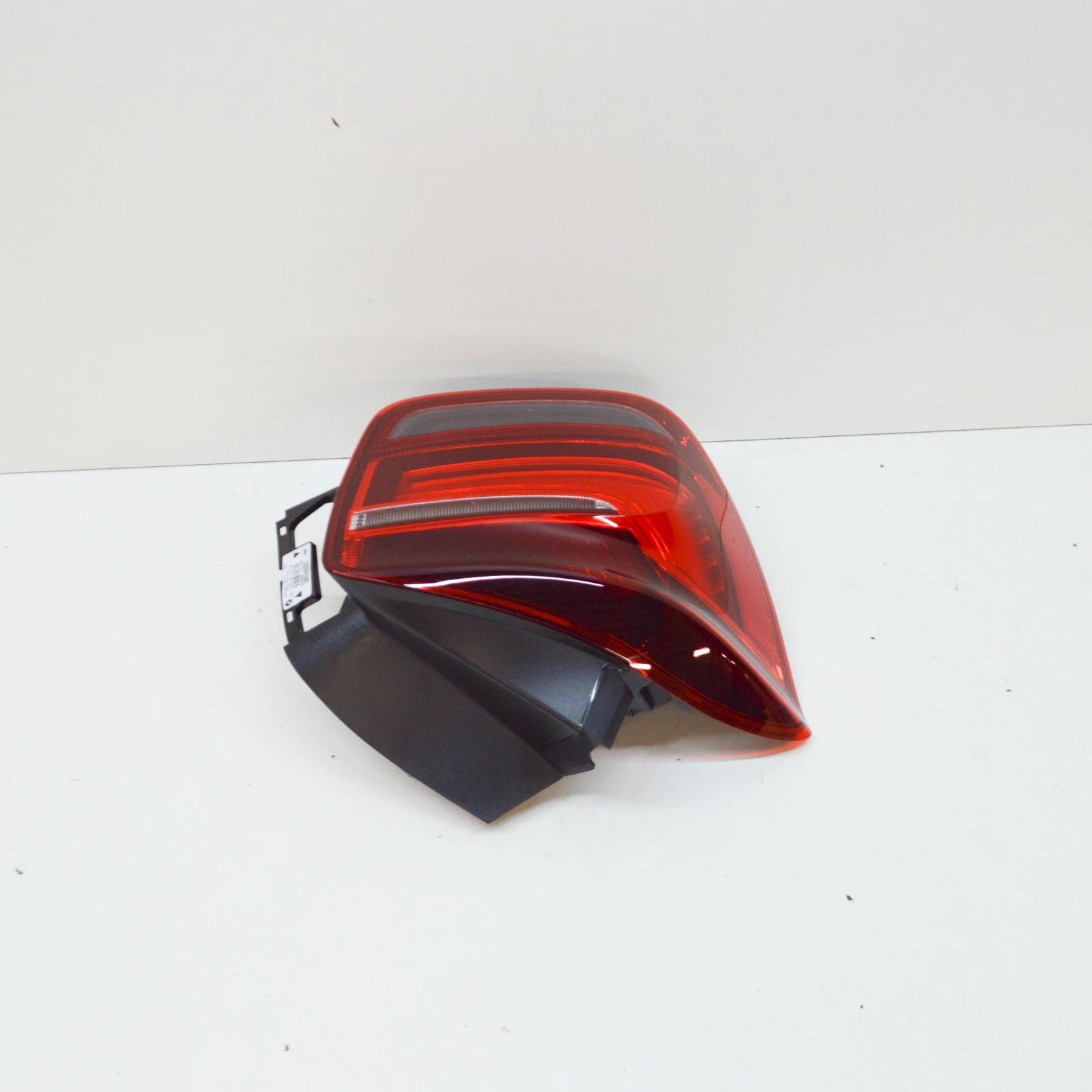 NEW BMW 1 F20 REAR LEFT TAIL LIGHT 63217241541 7241541