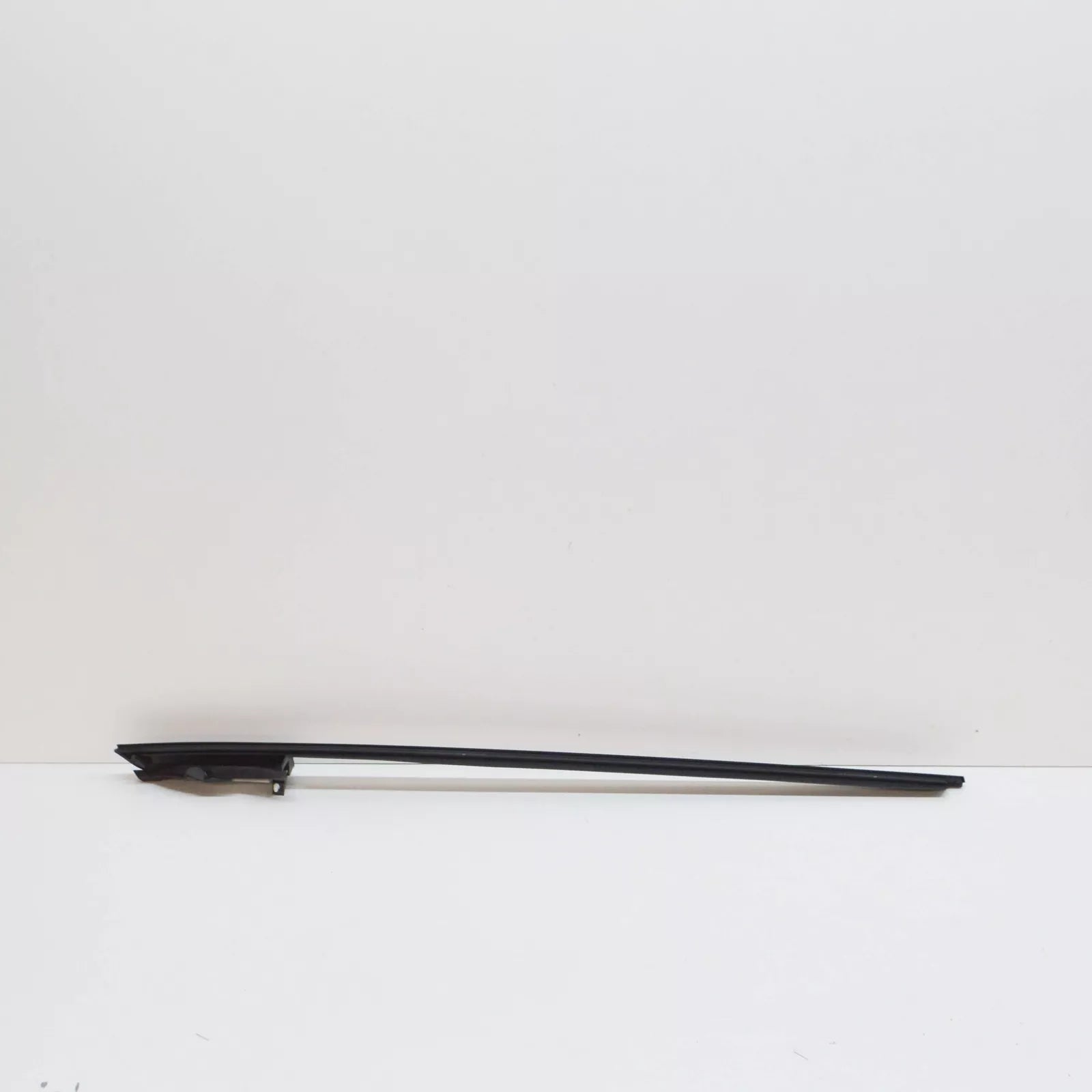 NEW BMW 4 F33, F83 REAR RIGHT DOOR WINDOW FINISHER 7295572 51377295572 ORIGINAL