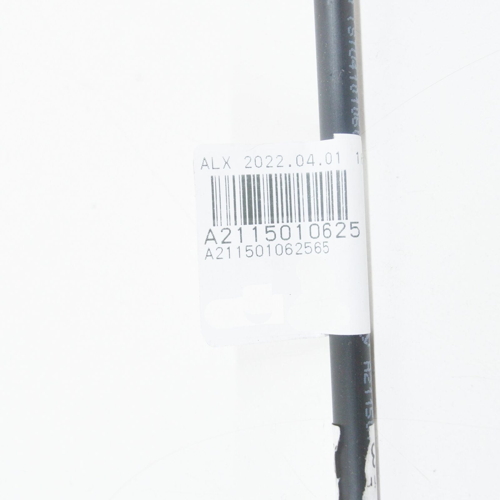 NEW MB E-CLASS W211 ENGINE COOLANT EXPANSION TANK HOSE A2115010625 ORIGINAL