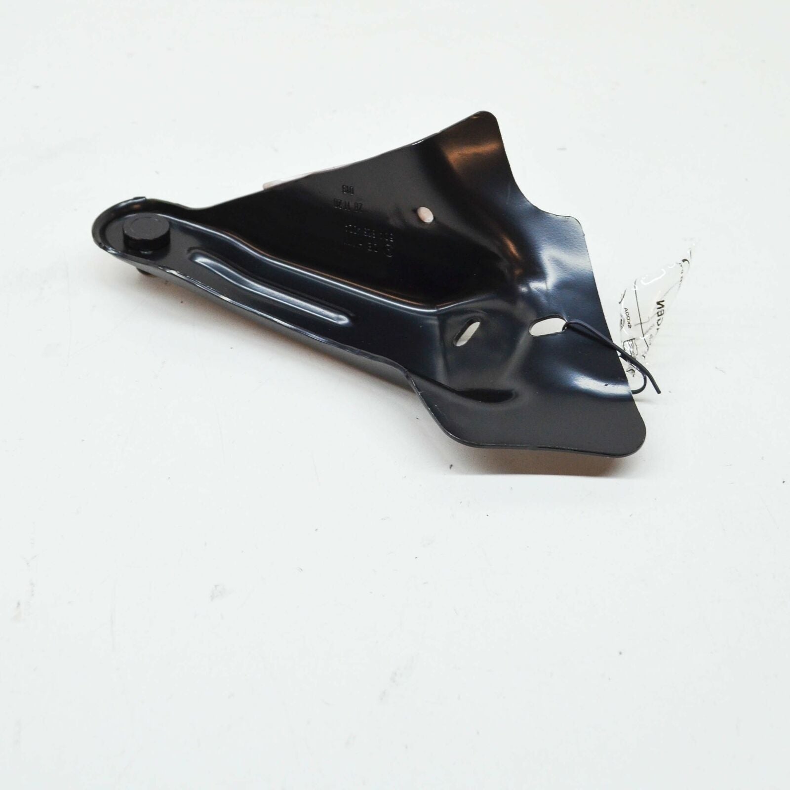 NEW VW TIGUAN AD RIGHT FILLED STRUT FENDER APRON BRACKET 5QA823402A ORIGINAL