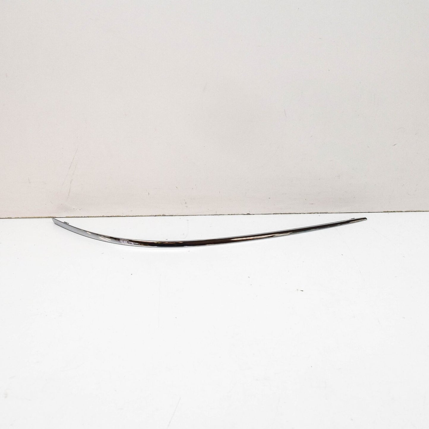 NEW MERCEDES-BENZ B W245 FRONT BUMPER LEFT TRIM STRIP A1698851374 ORIGINAL