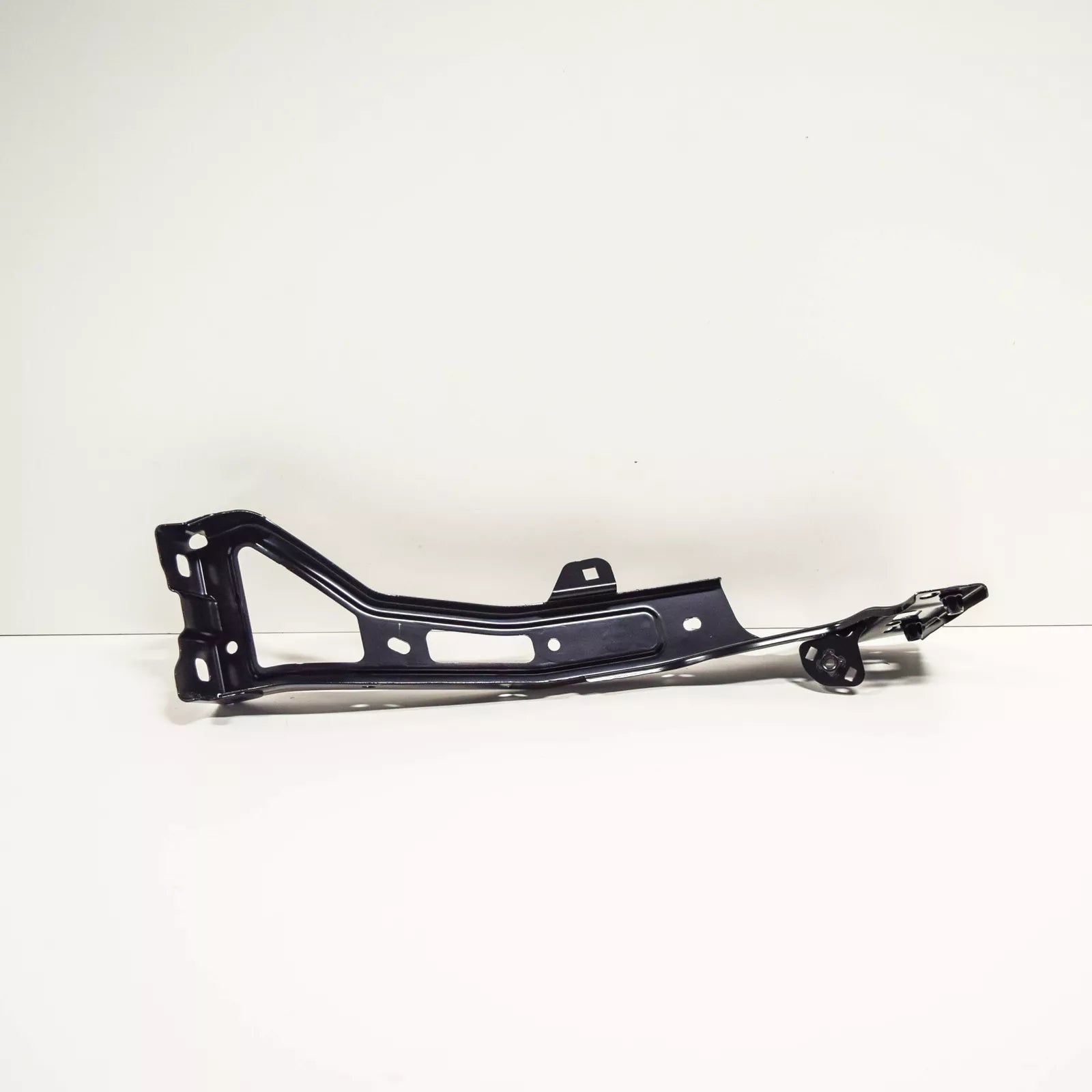 NEW AUDI A5 8W6 FRONT LEFT FENDER WING BRACKET 8W6821131B