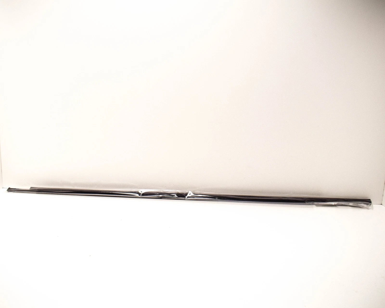 NEW VW GOLF MK6 FRONT RIGHT OUTER WINDOW APERTURE SEAL 5K3837478D5AP ORIGINAL