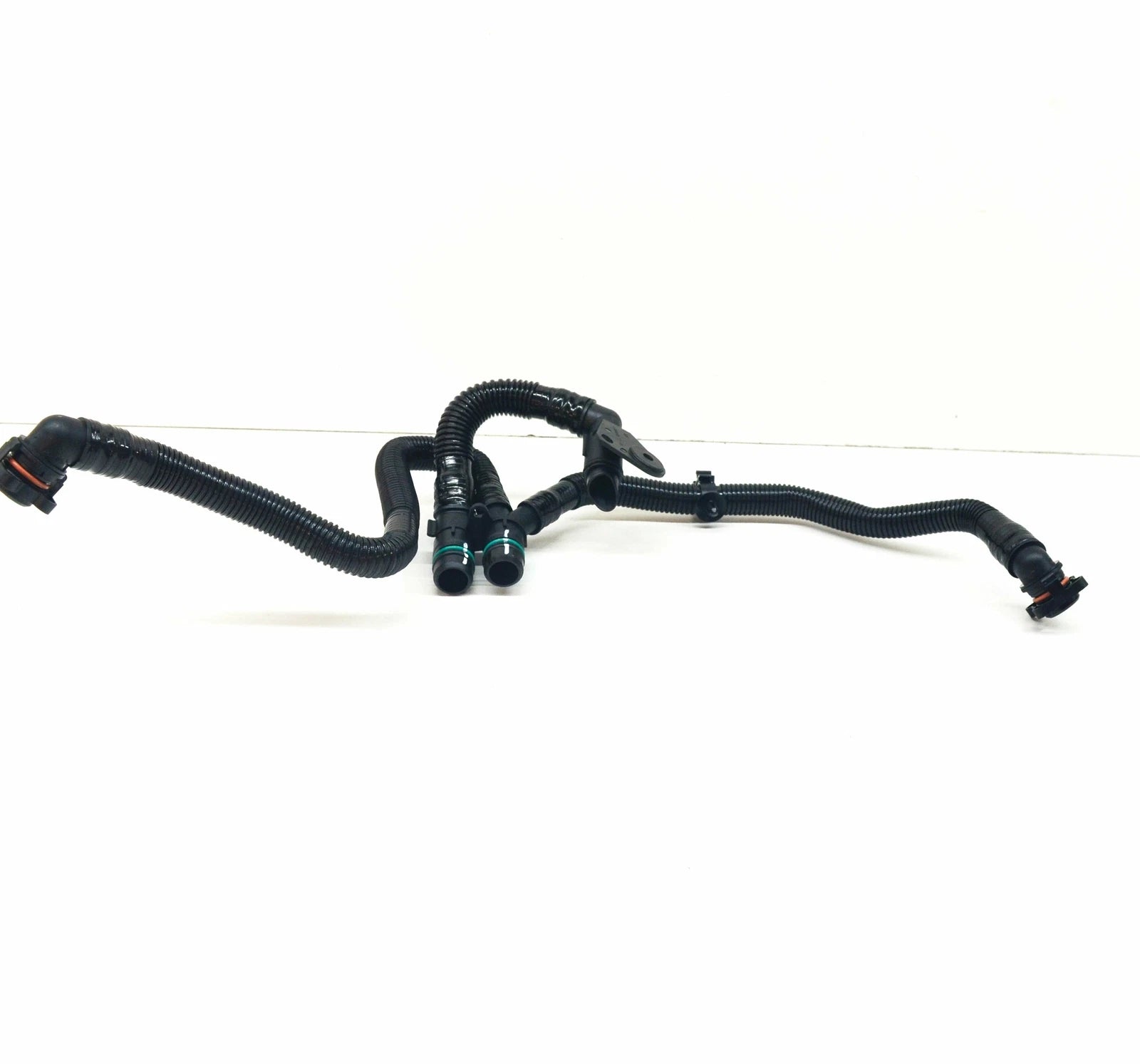 NEW AUDI A4 B8 CYLINDER HEAD BREATHER HOSE 06E103217AA
