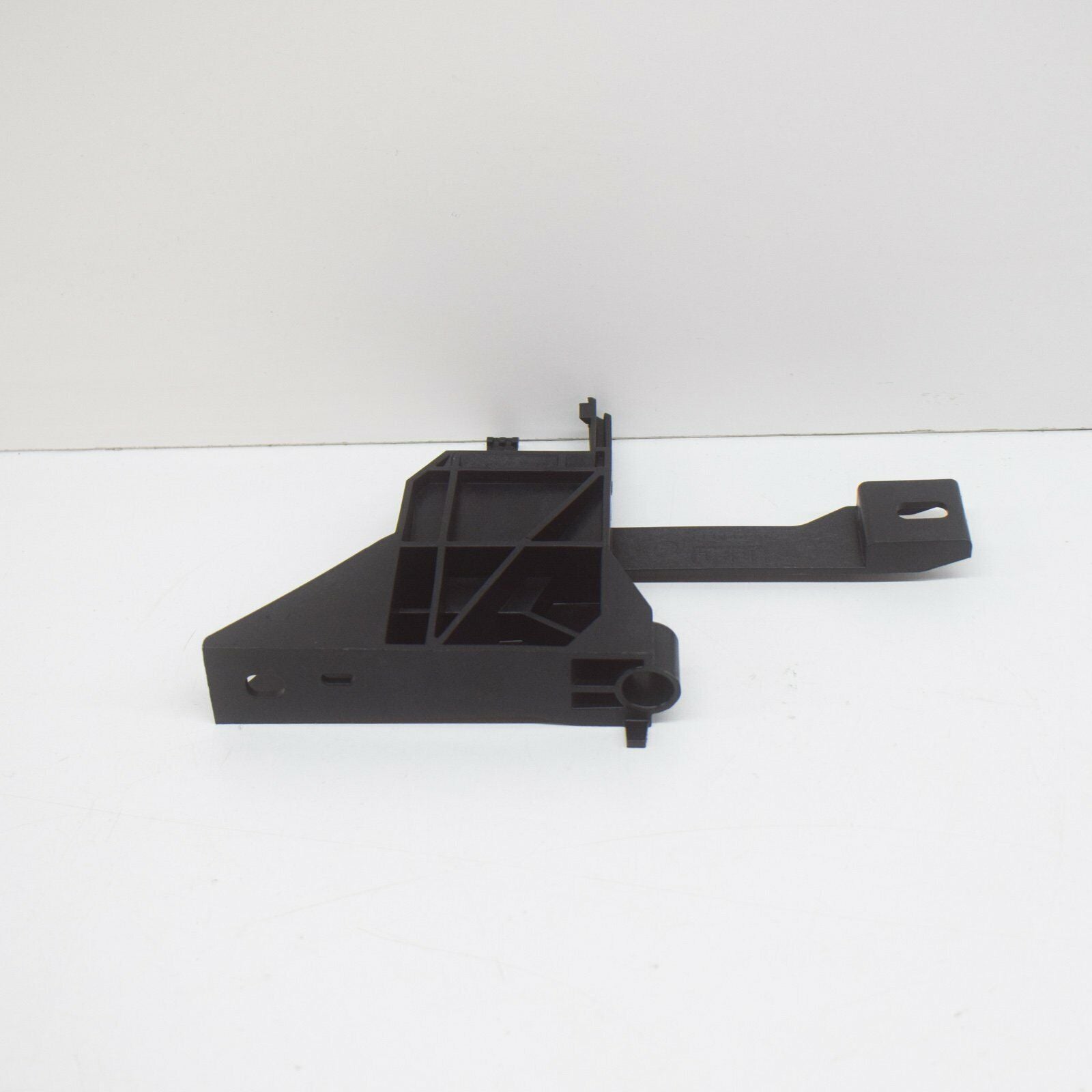 NEW MERCEDES-BENZ CLA C117 FRONT BUMPER RIGHT SUPPORT A2466210234 ORIGINAL