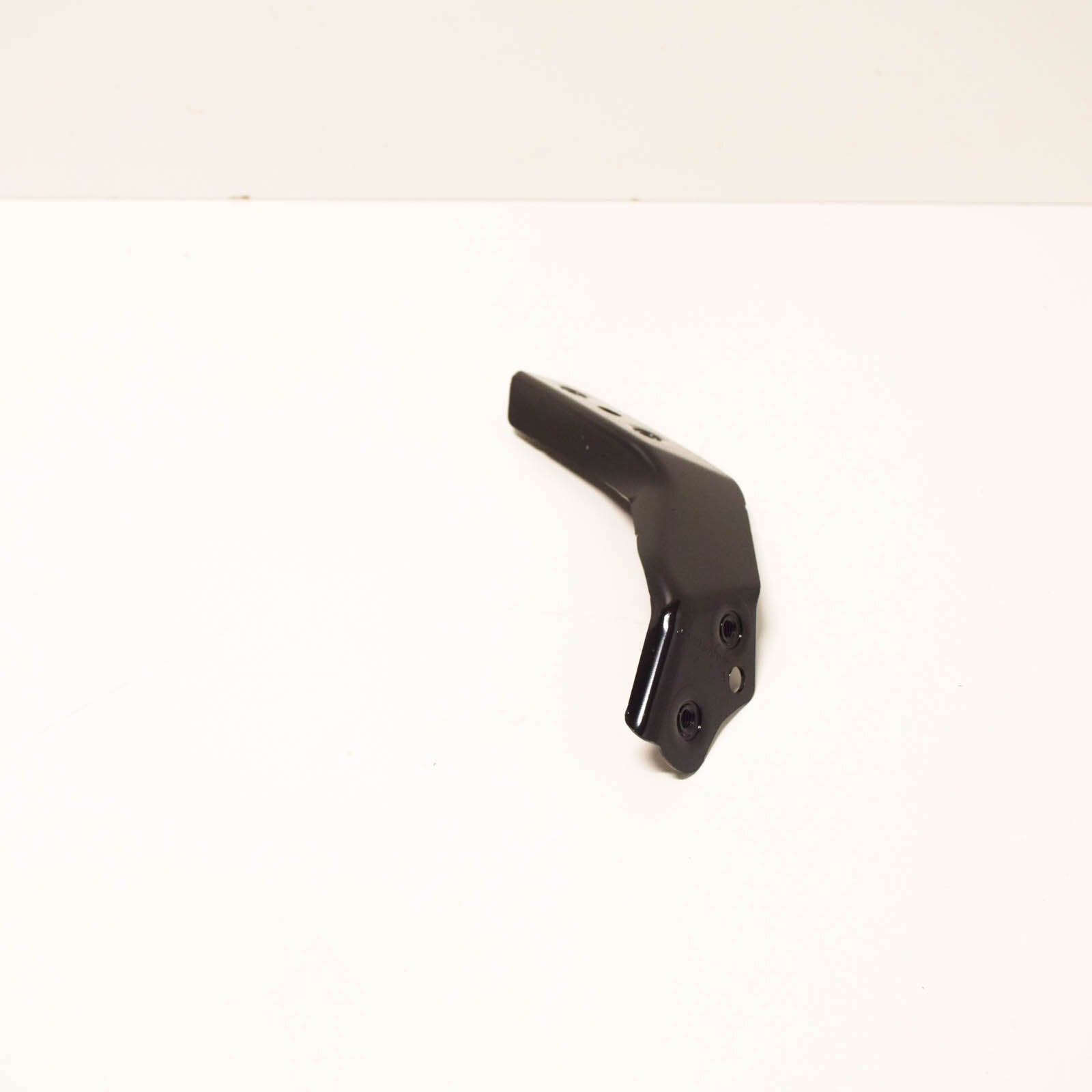 NEW MERCEDES BENZ C W204 FRONT BUMPER RIGHT SIDE BRACKET A2046200285 ORIGINAL