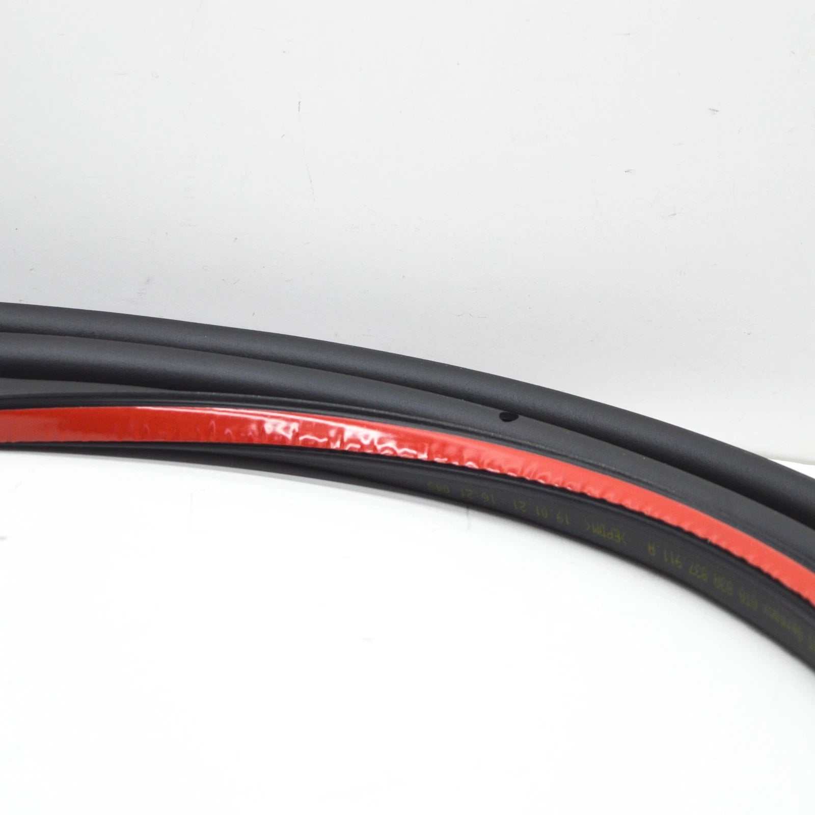 NEW AUDI Q3 F3 FRONT LEFT DOOR SEALING 83A837911A