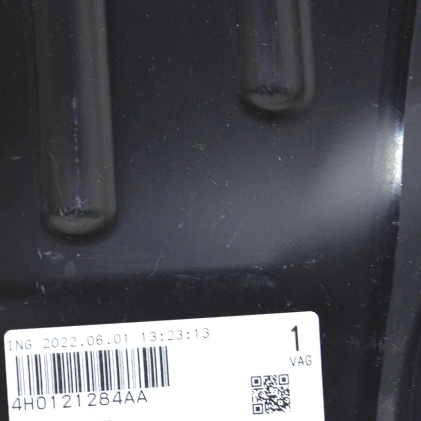 NEW AUDI A8 4H FRONT RIGHT RADIATOR AIR GUIDE 4H0121284AA