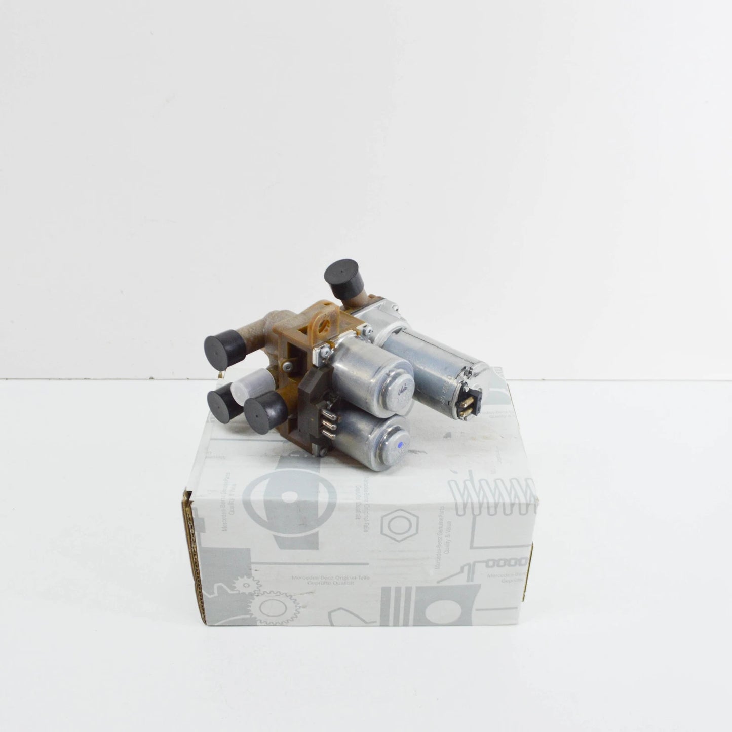 NEW MB S W140 ELECTROMAGNETIC HEATER CONTROL VALVE A0018301484 ORIGINAL