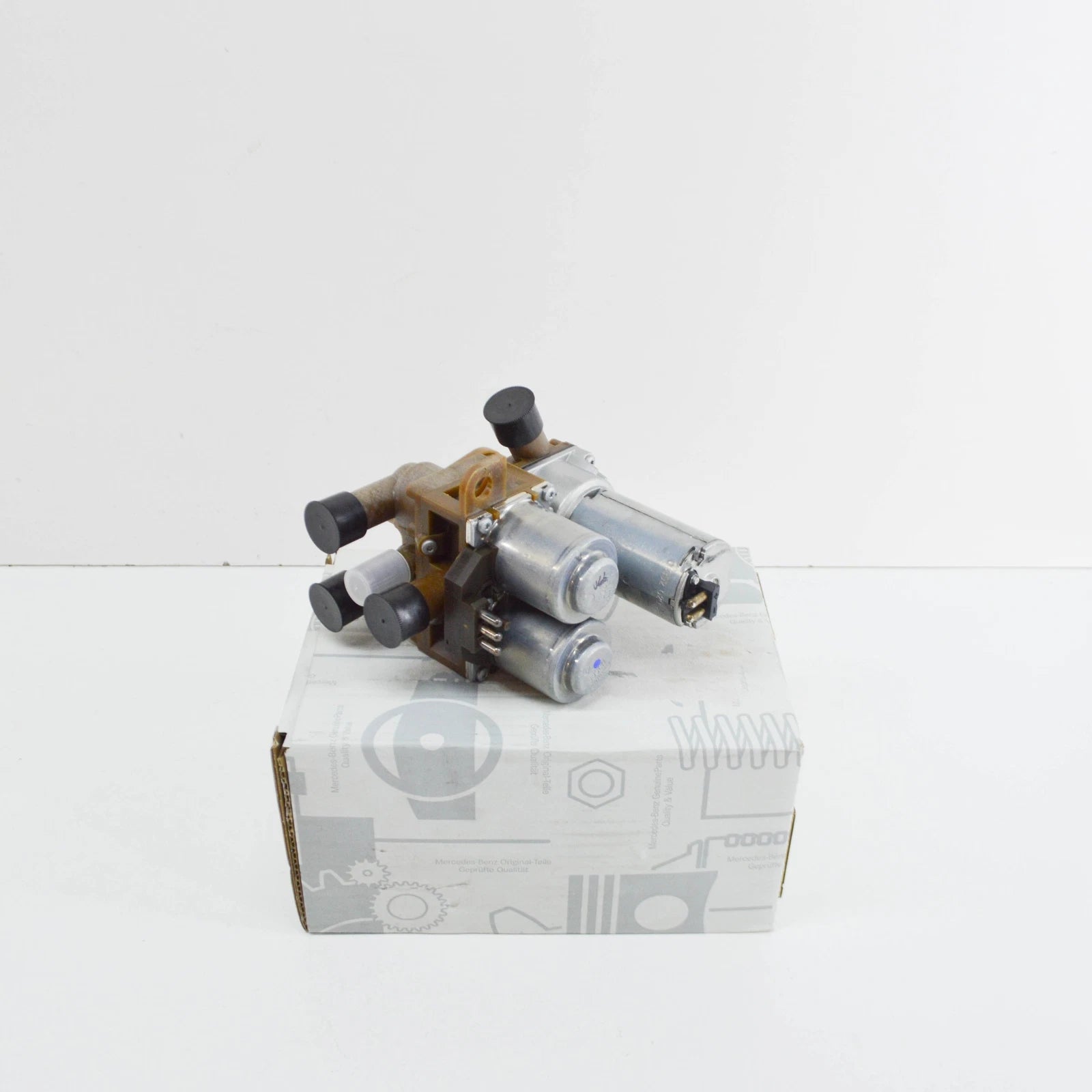 NEW MB S W140 ELECTROMAGNETIC HEATER CONTROL VALVE A0018301484 ORIGINAL