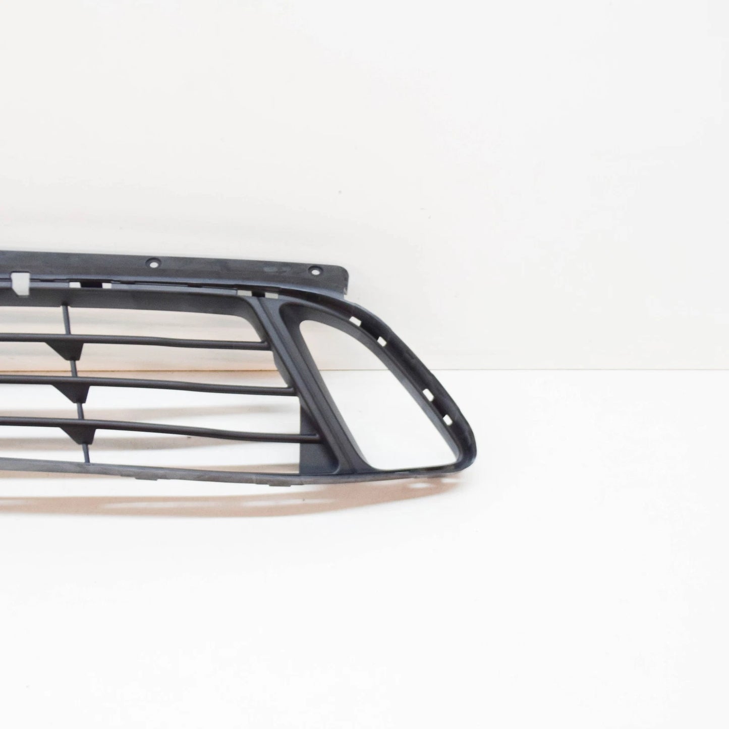 NEW BMW 2 F45 FRONT BUMPER CENTER OPEN GRILLE 51117301567 7301567 2015 ORIGINAL