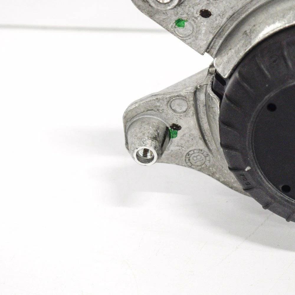 NEW MERCEDES BENZ C CLASS W205 LEFT SIDE ENGINE MOUNT A2052407600 ORIGINAL