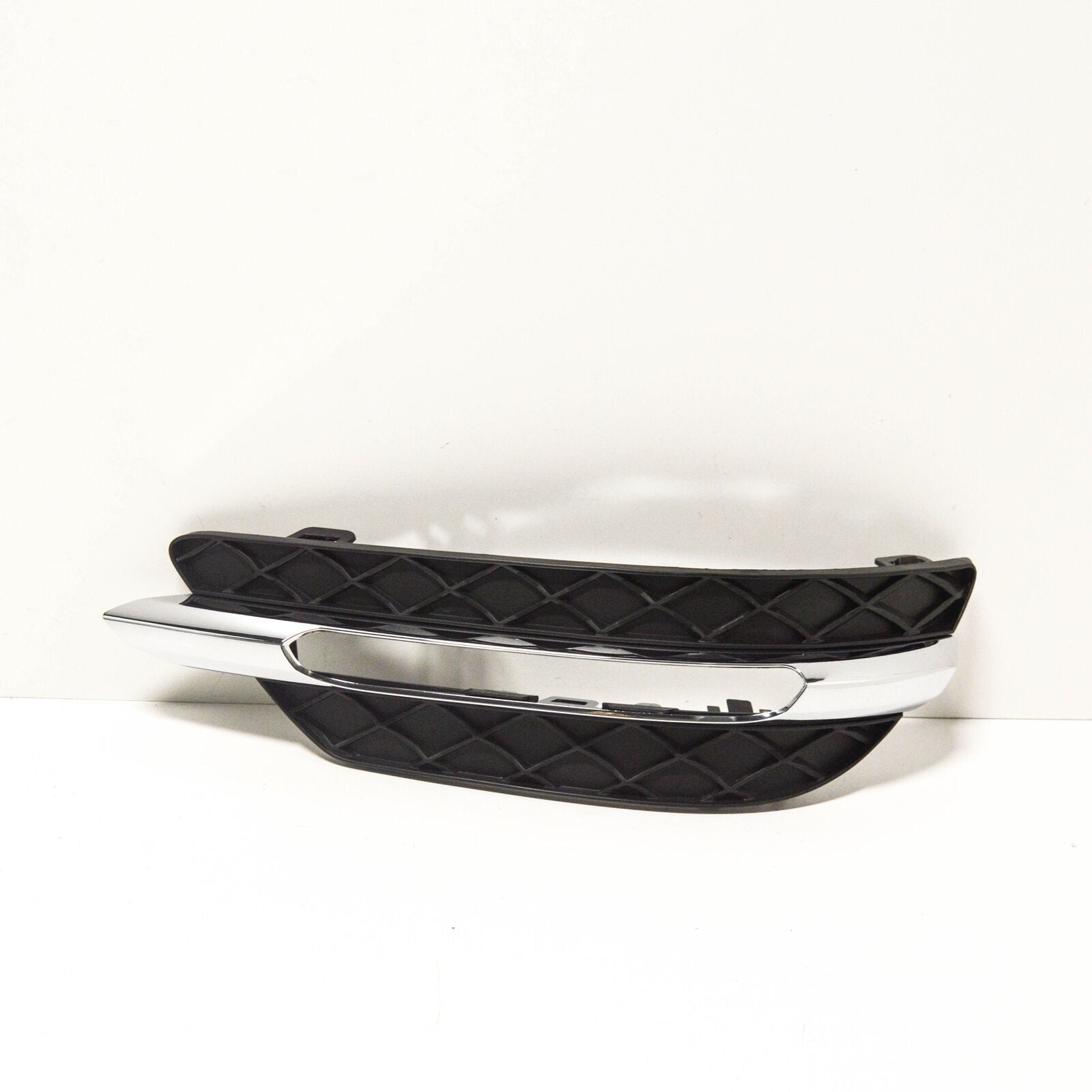 NEW MERCEDES-BENZ C W204 FRONT RIGHT GRILL A2048803324 2014 3141913 ORIGINAL