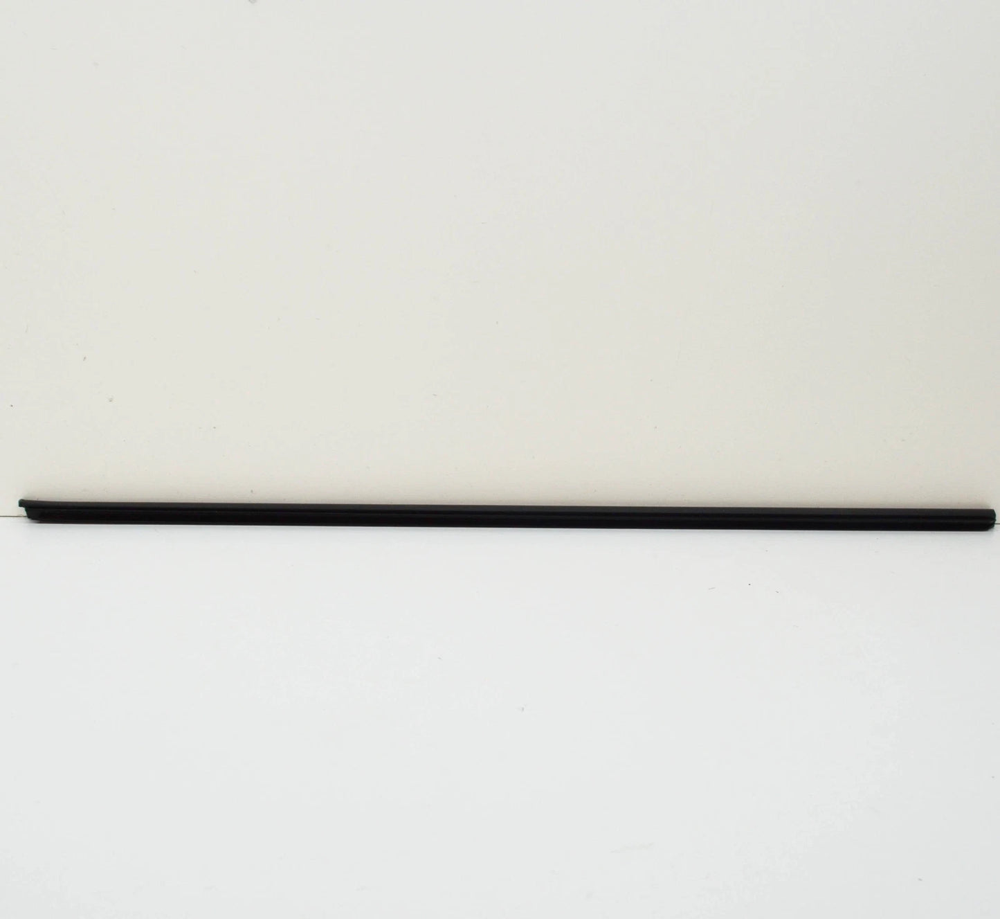 NEW BMW 1 E88 FRONT LEFT EXTERIOR DOOR CHANNEL COVER 7164937 51337164937