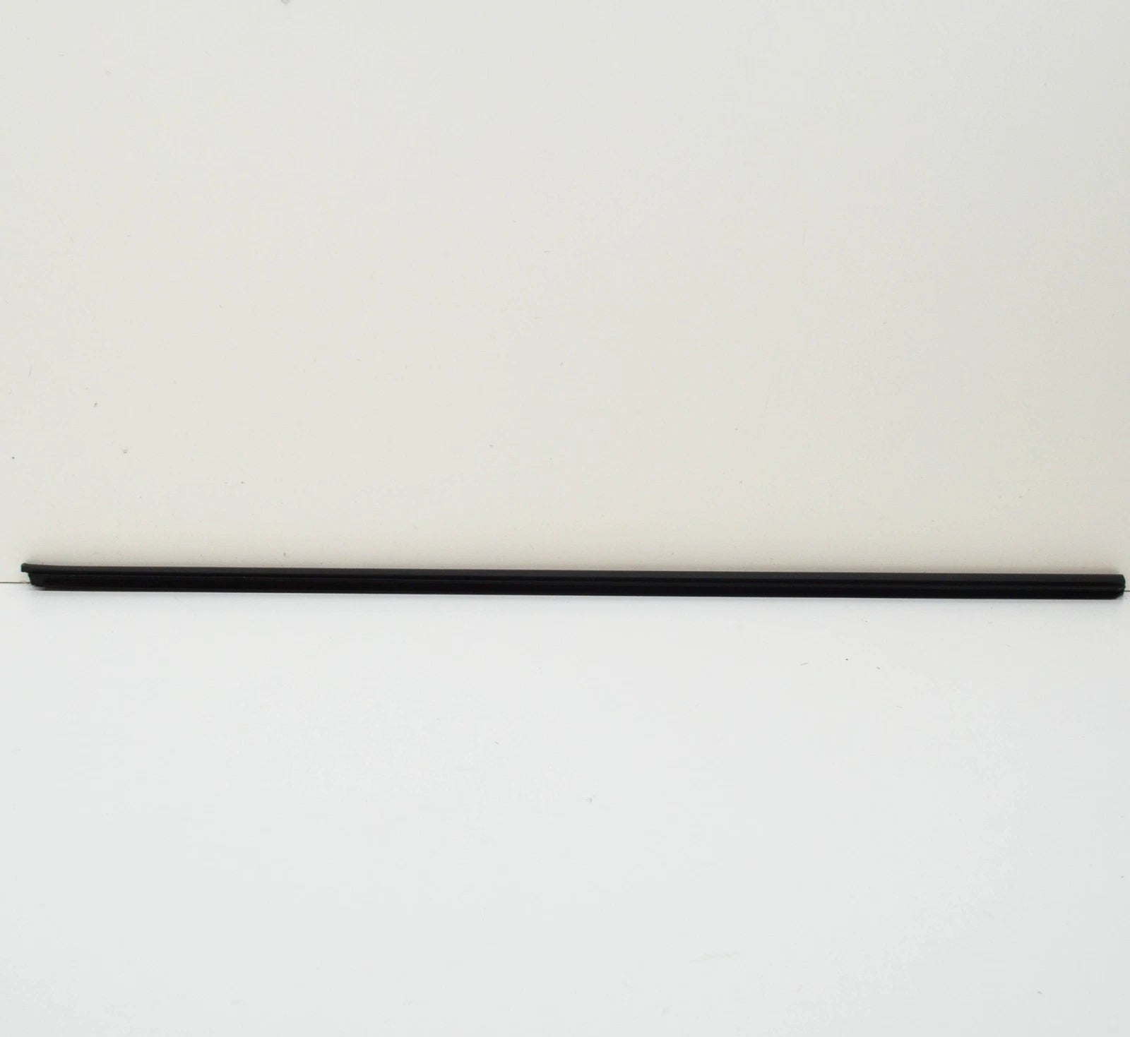 NEW BMW 1 E88 FRONT LEFT EXTERIOR DOOR CHANNEL COVER 7164937 51337164937