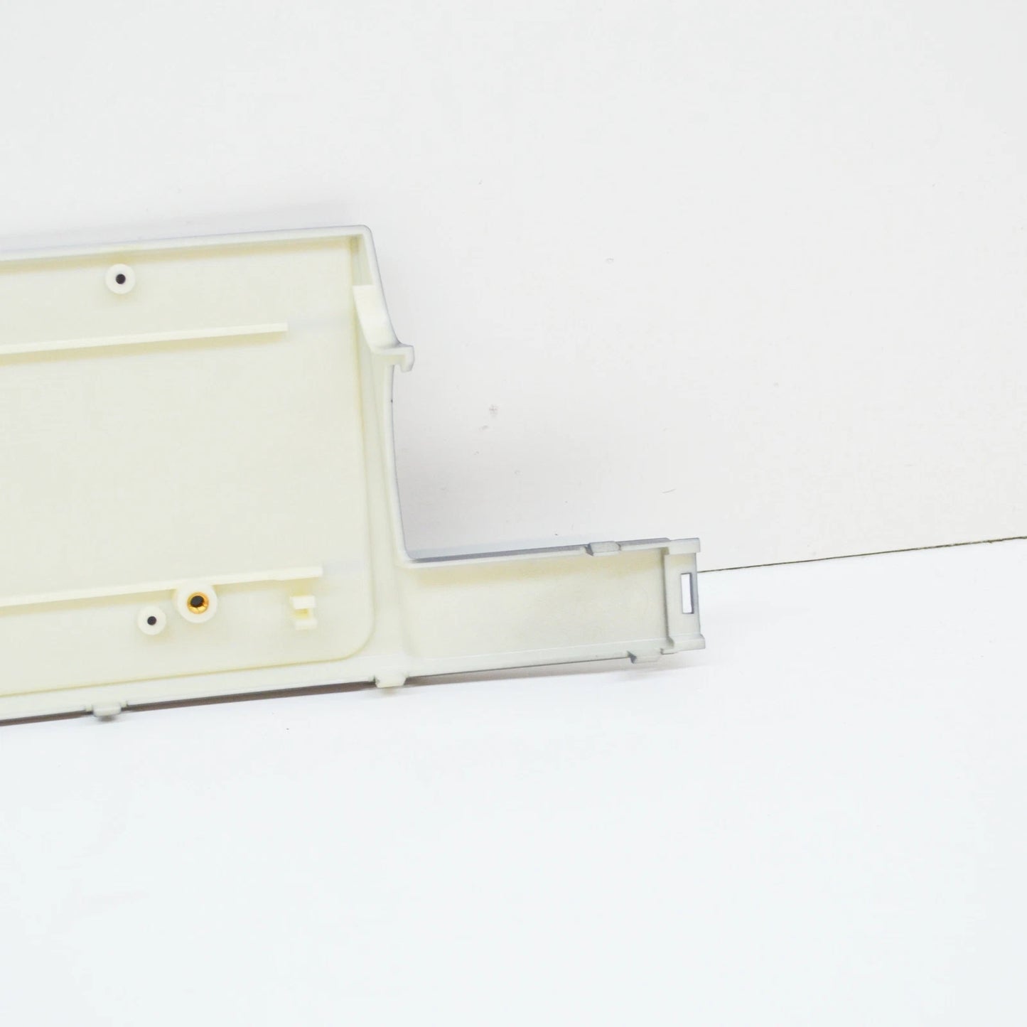 NEW BMW 5 E39 FRONT BUMPER CENTRAL LICENSE PLATE BASE 51117005978 ORIGINAL