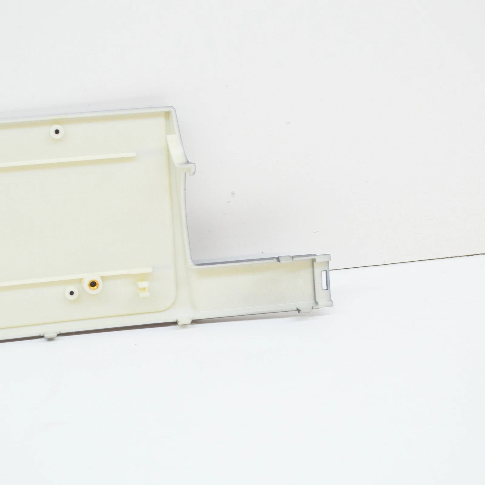 NEW BMW 5 E39 FRONT BUMPER CENTRAL LICENSE PLATE BASE 51117005978 ORIGINAL