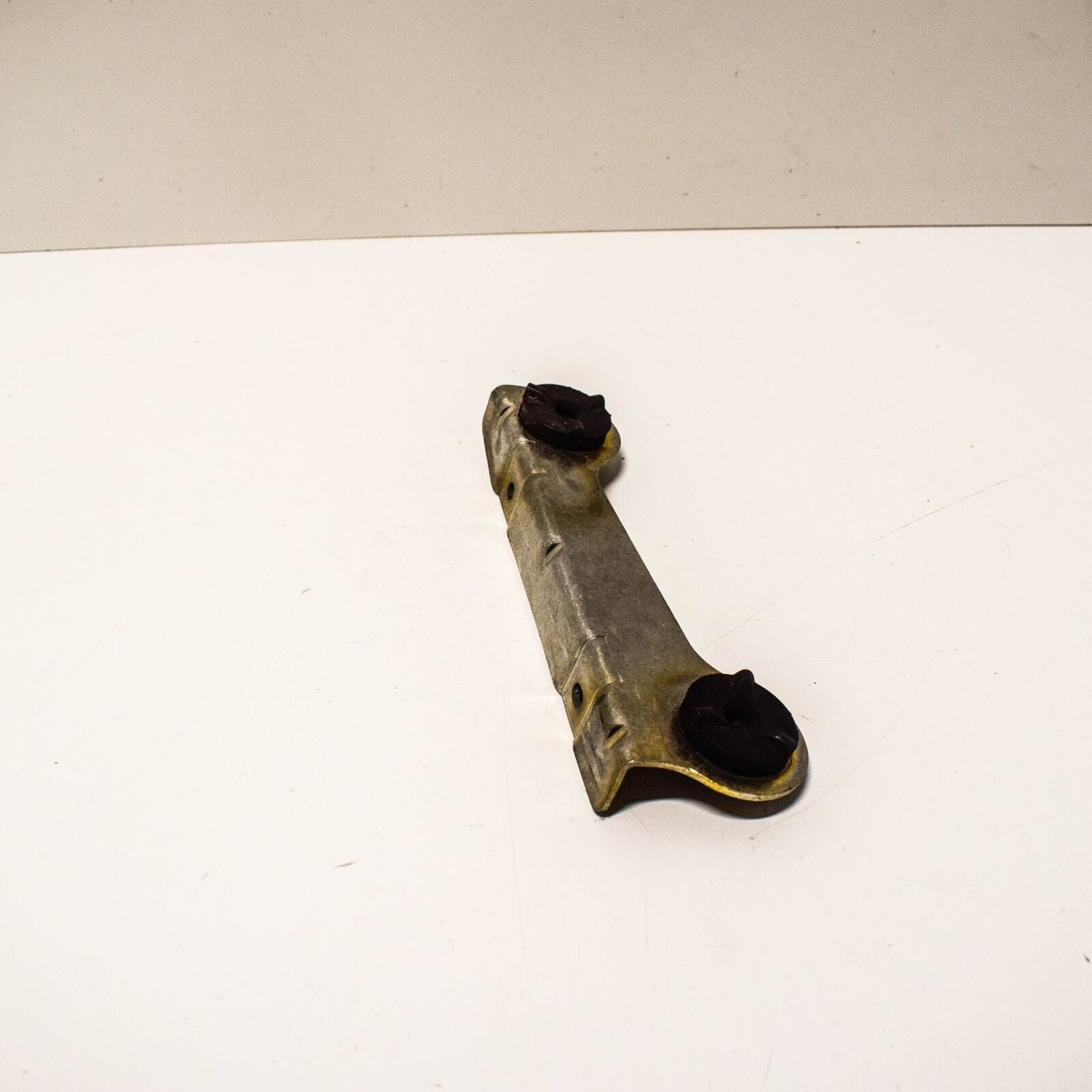 NEW MERCEDES BENZ SLS C197 AMG OIL COOLER LEFT LOWER BRACKET A1975003331