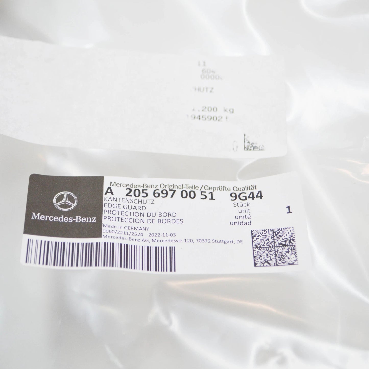 NEW MERCEDES-BENZ C W205 FRONT DOOR SEAL EDGE GUARD A20569700519G44 ORIGINAL