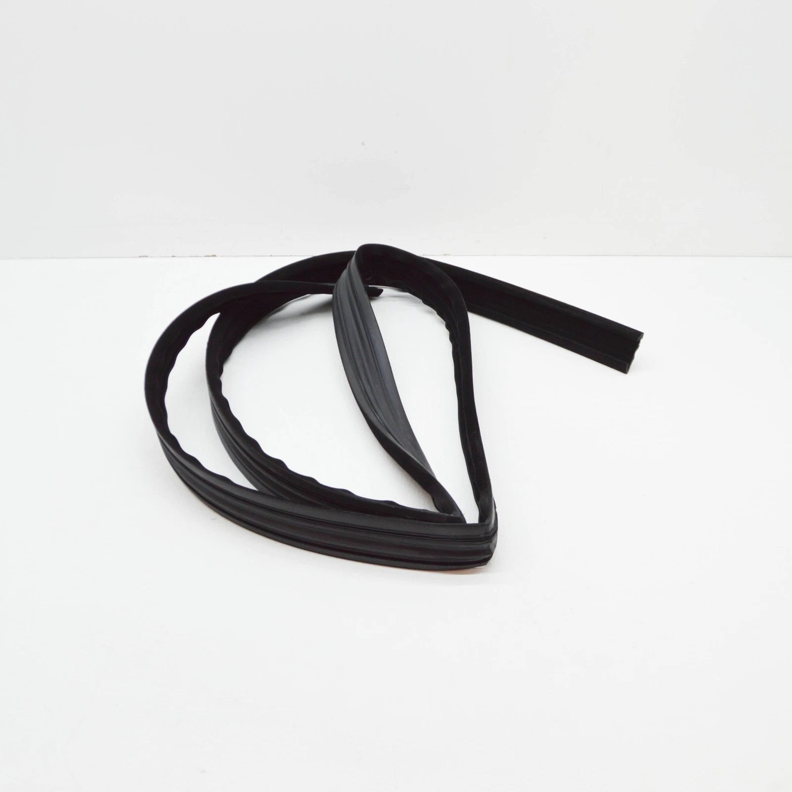 NEW BMW 5 E28 FRONT LEFT DOOR SEALING RUBBER 51321889787 1889787 1982 ORIGINAL