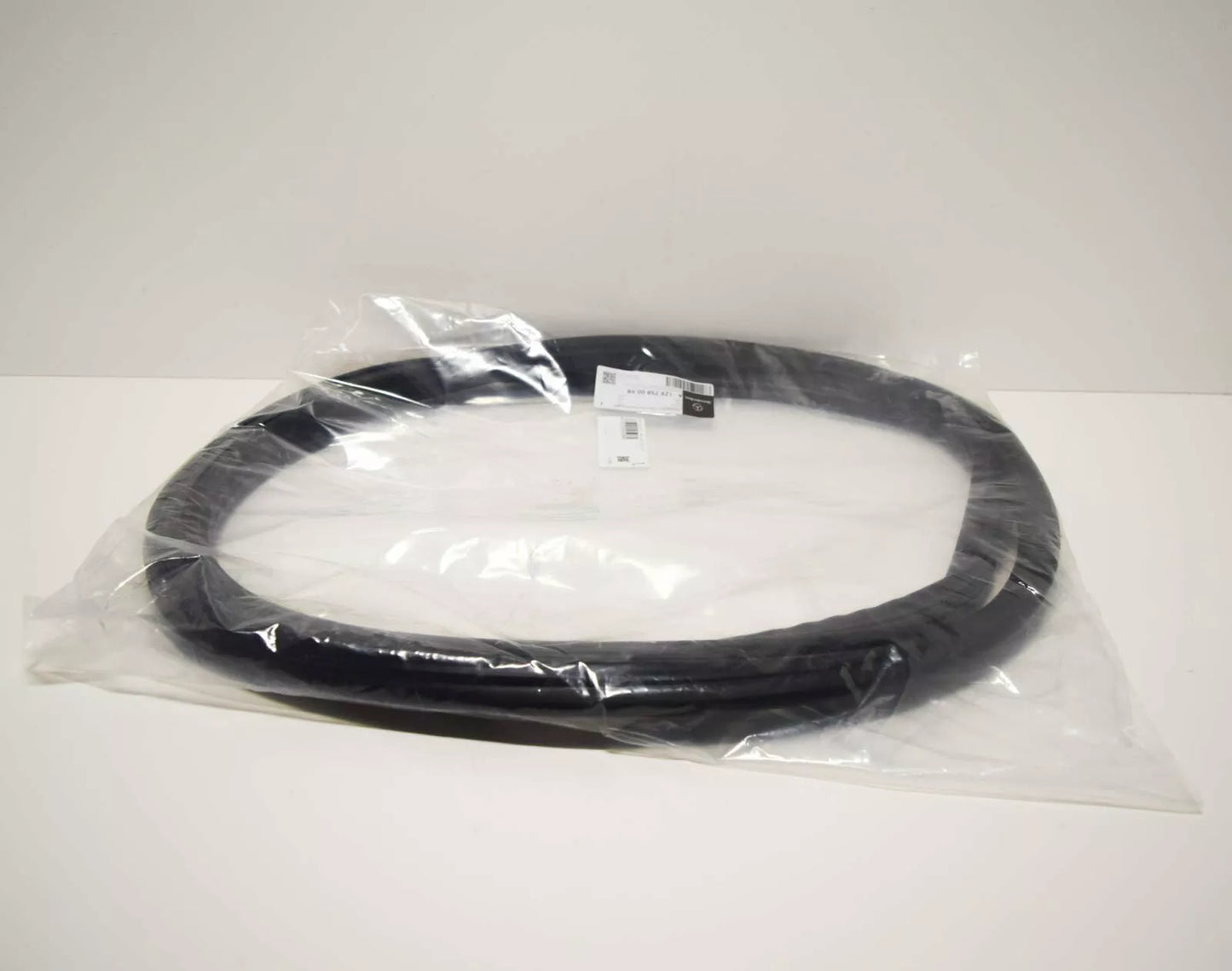 NEW MB SL R129 REAR TRUNK BOOT LID WEATHERSTRIP SEAL A1297580098