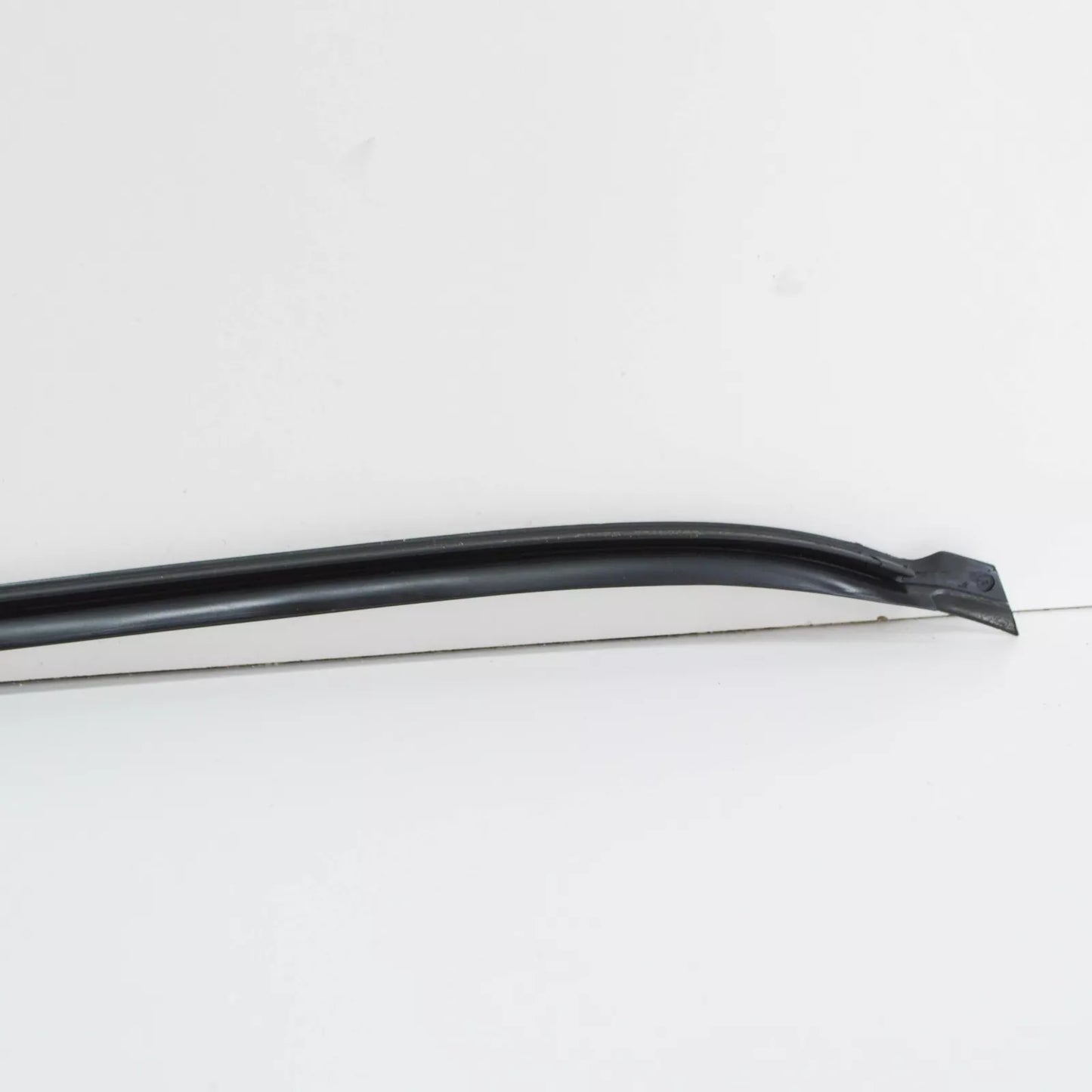 NEW VW TOUAREG 7L FRONT RIGHT WINDSHIELD MOLDING 7L68543289B9 ORIGINAL