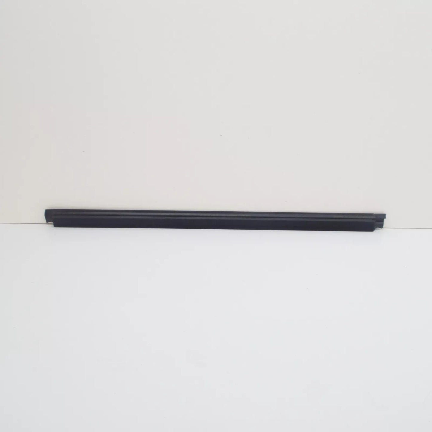 NEW MB VITO W447 FRONT RIGHT DOOR WINDOW OUTER SEALING RAIL A4477200424 ORIGINAL