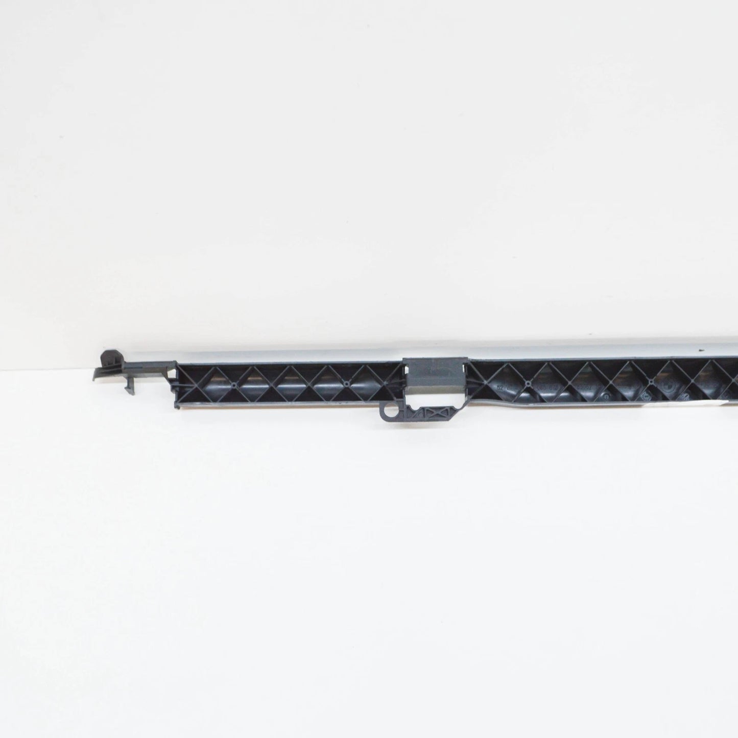 NEW BMW E60 INTERIOR SEAT BACKREST REAR COVER STRIP 7065878 52107065878 ORIGINAL