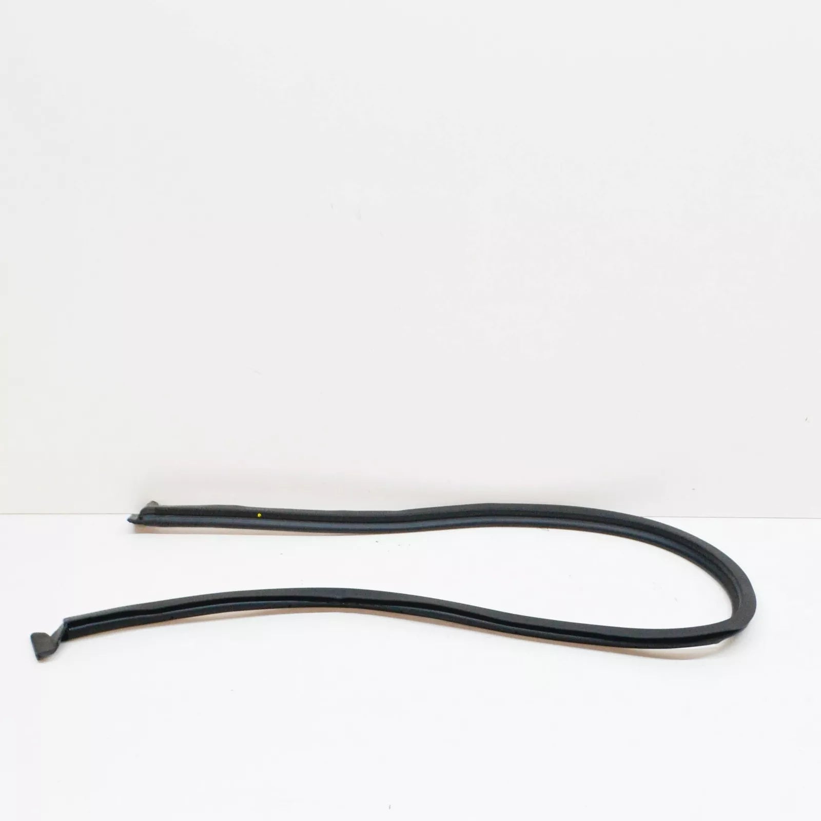 NEW MB SPRINTER W907 REAR LEFT BACK DOOR SEAL STRIP A9077820000