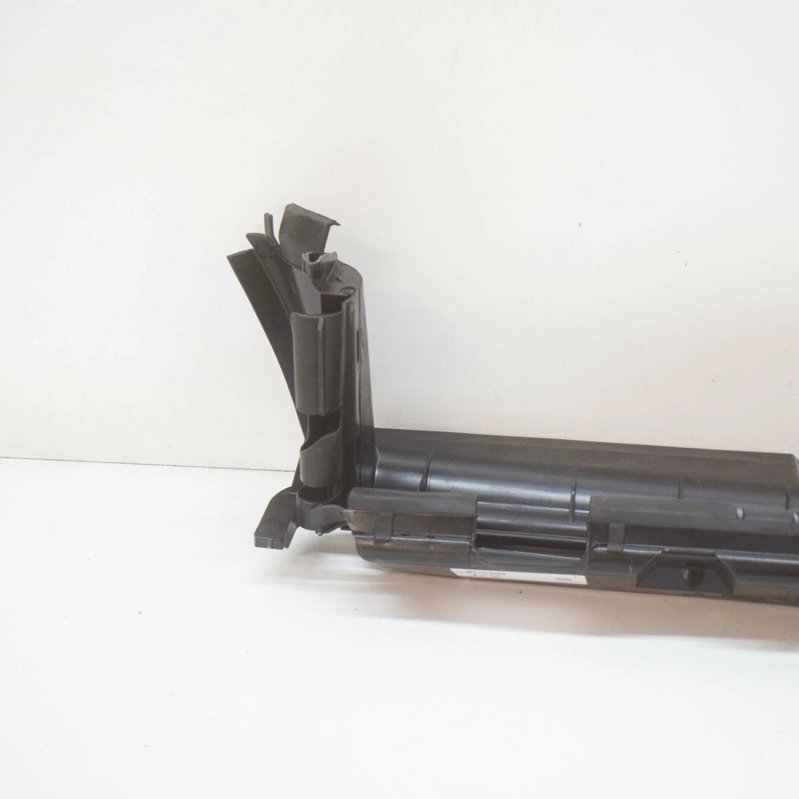 NEW MERCEDES-BENZ C-CLASS W203 LOWER RADIATOR AIR BAFFLE A2035053630