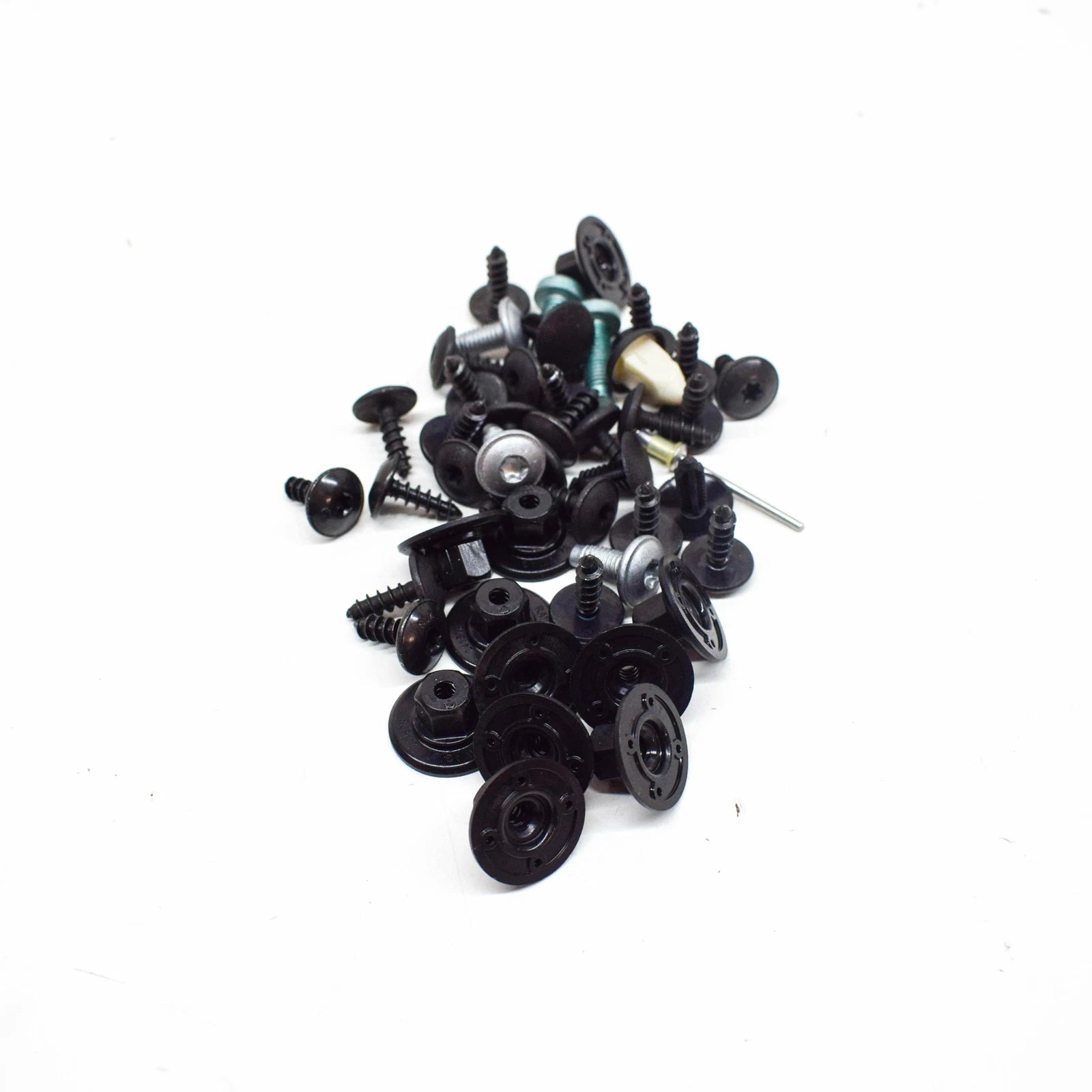 NEW AUDI A5 S5 8W6 FRONT REAR WHEEHOUSING LINER HARDWARE SET V04017001BE