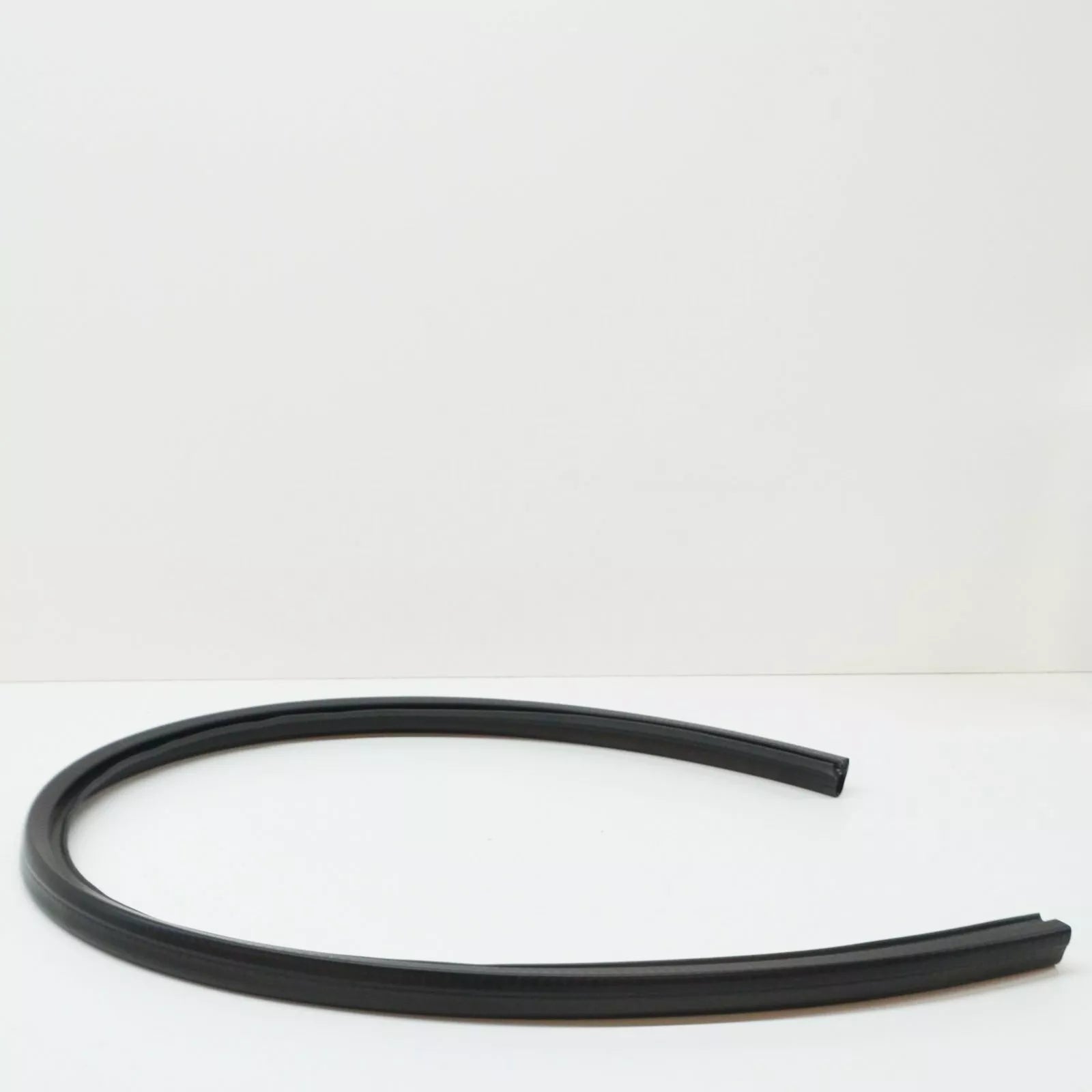 NEW VOLKSWAGEN JETTA A5 REAR HOOD SEAL 1K0823723C