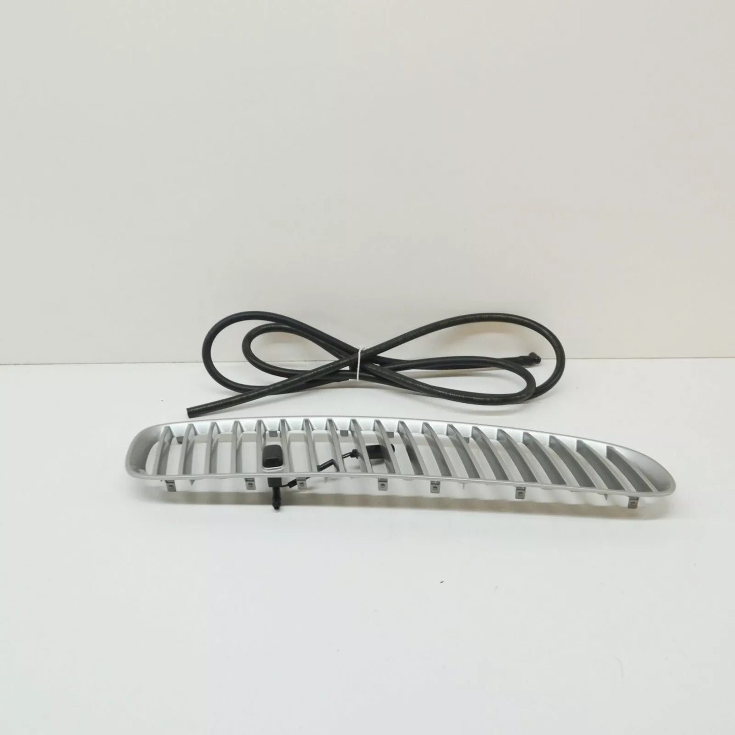 NEW BMW X5 E53 HOOD VENT TITANIUM GRILLE RIGHT 51137124824 ORIGINAL