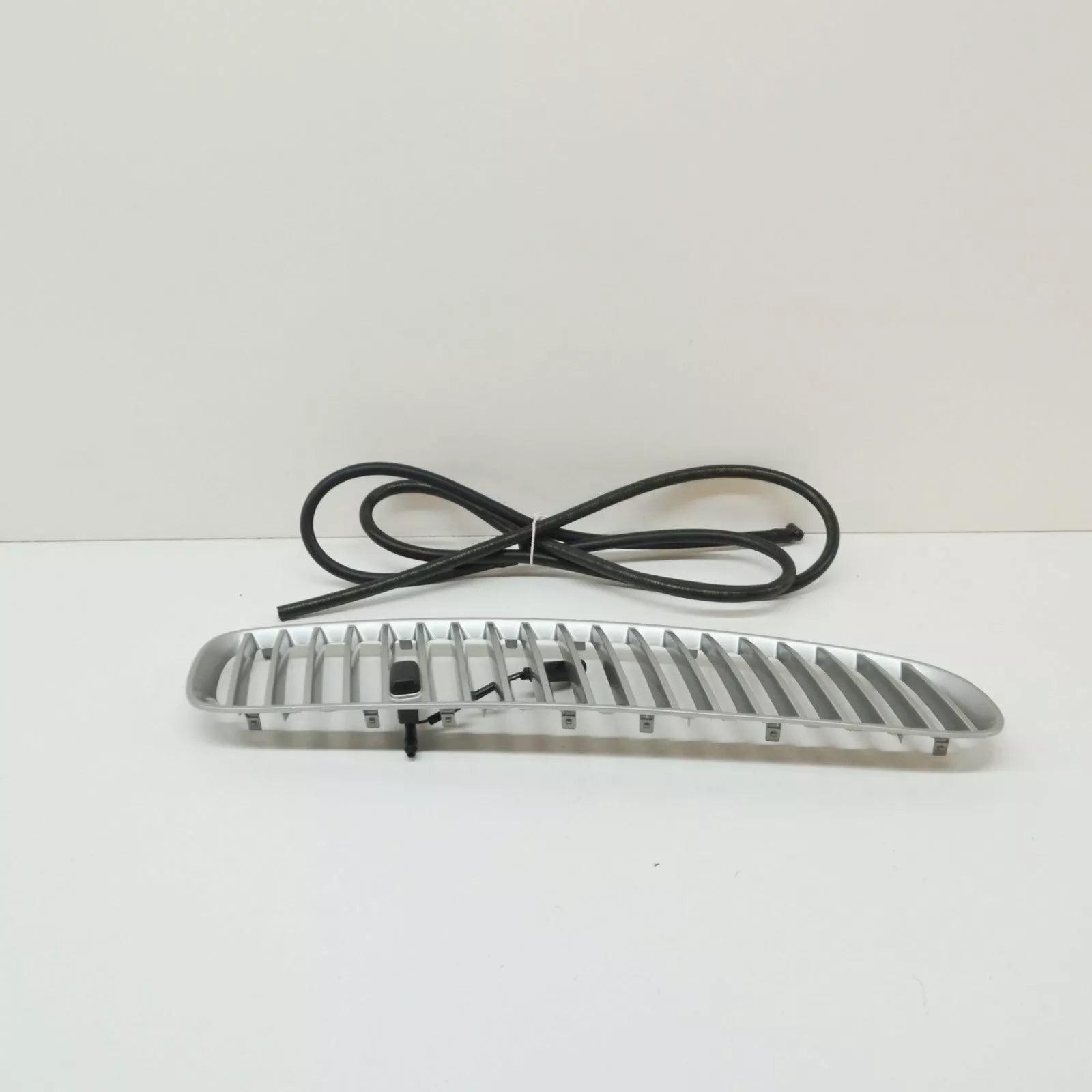 NEW BMW X5 E53 HOOD VENT TITANIUM GRILLE RIGHT 51137124824 ORIGINAL