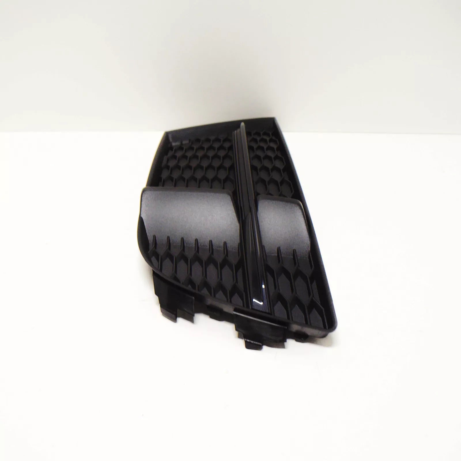 NEW AUDI A3 8V FRONT BUMPER RIGHT SIDE GRILLE 8V3807682NESM