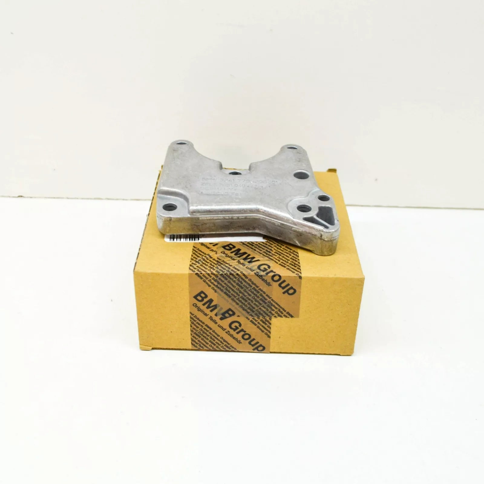 NEW BMW 3 COUPE E92 STEERING PUMP BRACKET HOLDER 32417799209 ORIGINAL