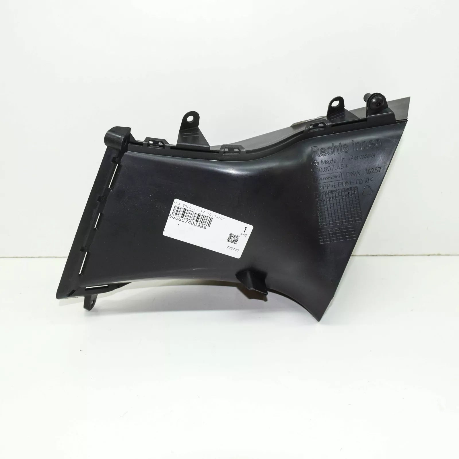 NEW VW GOLF MK7 FRONT RIGHT AIR GUIDE CHANNEL 5G08074069B9